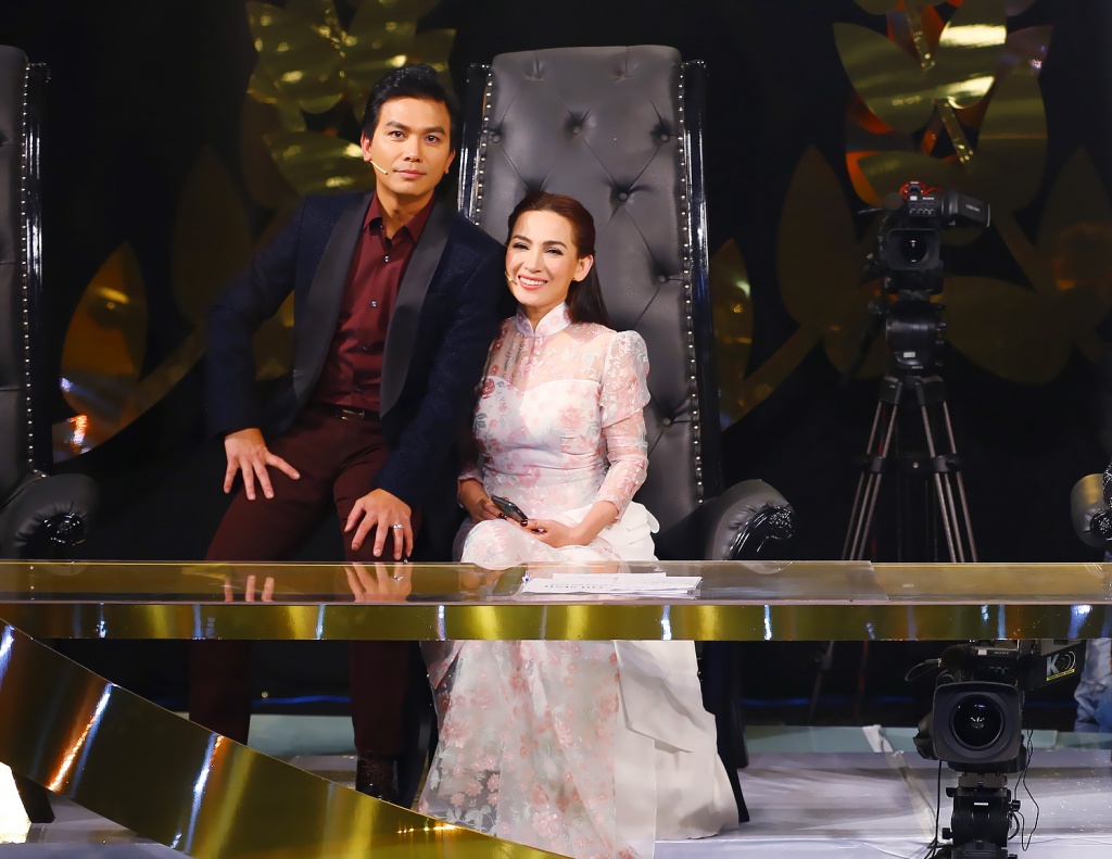 'Khui' loạt ảnh hiếm Mạnh Quỳnh - Phi Nhung 'dính như sam' thuở đôi mươi, khán giả đau xé tâm can vì 1 việc làm tinh tế của đàng trai - Ảnh 4 'Khui' loạt ảnh hiếm Mạnh Quỳnh - Phi Nhung 'dính như sam' thuở đôi mươi, khán giả đau xé tâm can vì 1 việc làm tinh tế của đàng trai - Ảnh 4