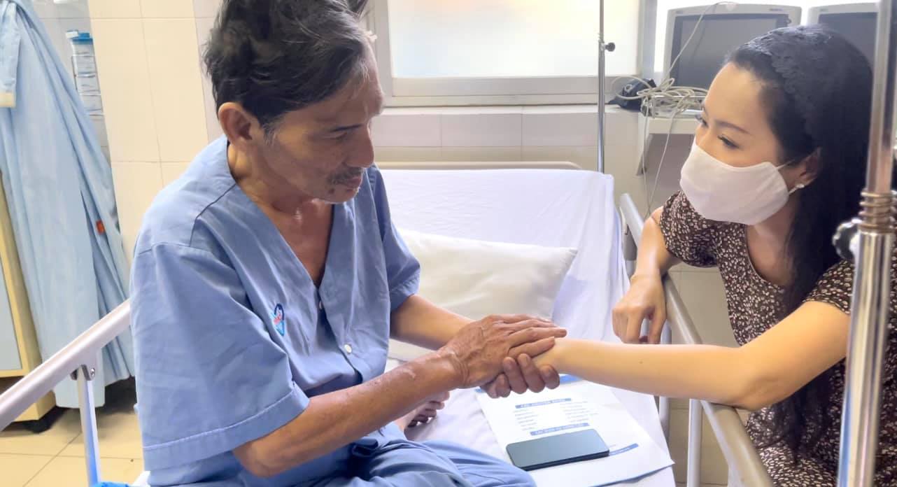 Suốt nhiều ngày qua, lùm xùm xoay quanh chuyện NS Trịnh Kim Chi giúp đỡ Thương Tín nhưng lại rước về tai tiếng đã nhận được quan tâm của dư luận Suốt nhiều ngày qua, lùm xùm xoay quanh chuyện NS Trịnh Kim Chi giúp đỡ Thương Tín nhưng lại rước về tai tiếng đã nhận được quan tâm của dư luận