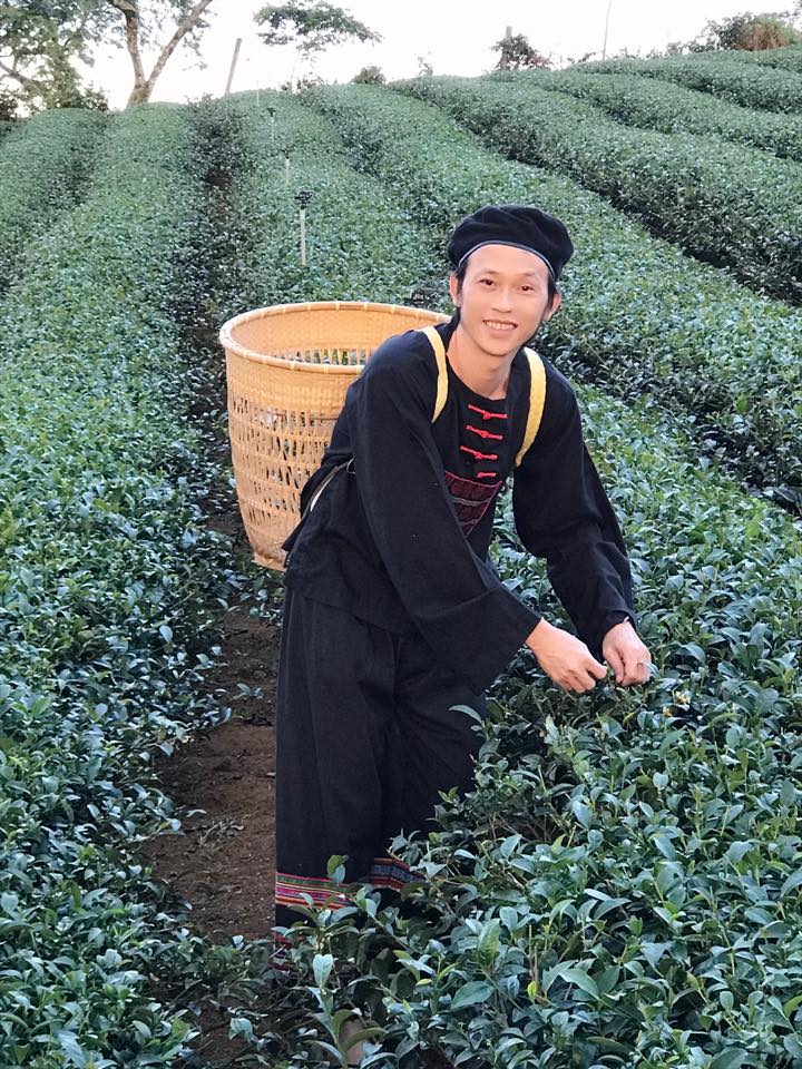 Từ ngày nổ ra lùm xùm, NS Hoài Linh chỉ đi đi về về giữa đền thờ tổ và nhà riêng ở quận Phú Nhuận Từ ngày nổ ra lùm xùm, NS Hoài Linh chỉ đi đi về về giữa đền thờ tổ và nhà riêng ở quận Phú Nhuận
