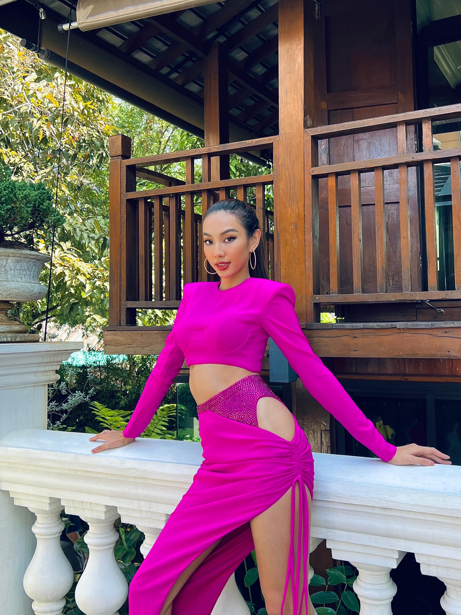 Những thiết kế cắt xẻ táo bạo được Thùy Tiên lựa chọn trong mỗi lần xuất hiện trước công chúng