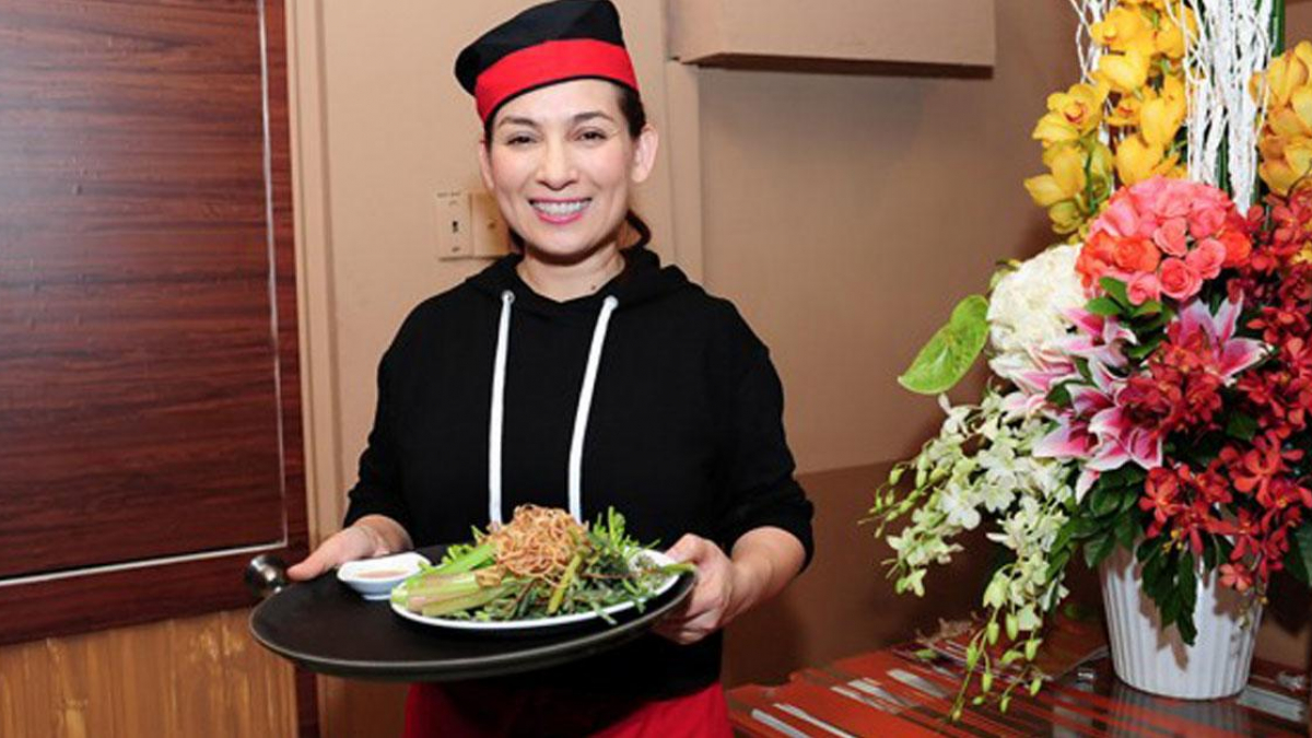 Toàn bộ doanh thu của nhà hàng sẽ được Phi Nhung dùng để nuôi 19 đứa trẻ mồ côi, một phần trích vào quỹ Phi Nhung giúp đỡ những mảnh đời bất hạnh khác Toàn bộ doanh thu của nhà hàng sẽ được Phi Nhung dùng để nuôi 19 đứa trẻ mồ côi, một phần trích vào quỹ Phi Nhung giúp đỡ những mảnh đời bất hạnh khác