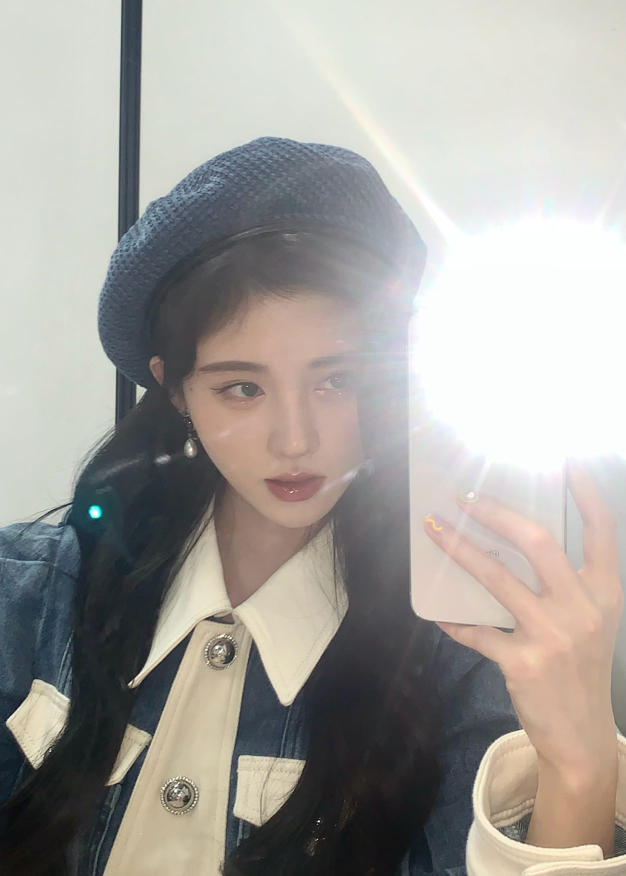 Tin nóng Cbiz ngày 1/1: Loạt phúc lợi chấn động năm mới, Dương Mịch hôn 'bạn trai', Lộ Tư - Tiêu Chiến đại hỷ, Nhất Bác hội ngộ - Ảnh 2