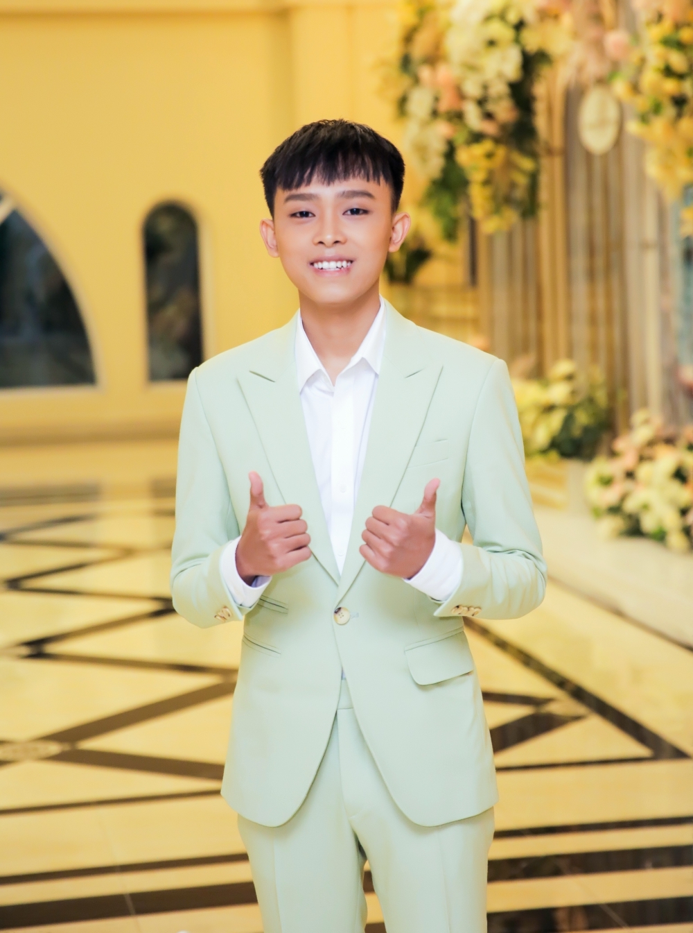 Hồ Văn Cường đang rục rịch trở lại sân khấu sau thời gian dài vướng lùm xùm tiền nong Hồ Văn Cường đang rục rịch trở lại sân khấu sau thời gian dài vướng lùm xùm tiền nong