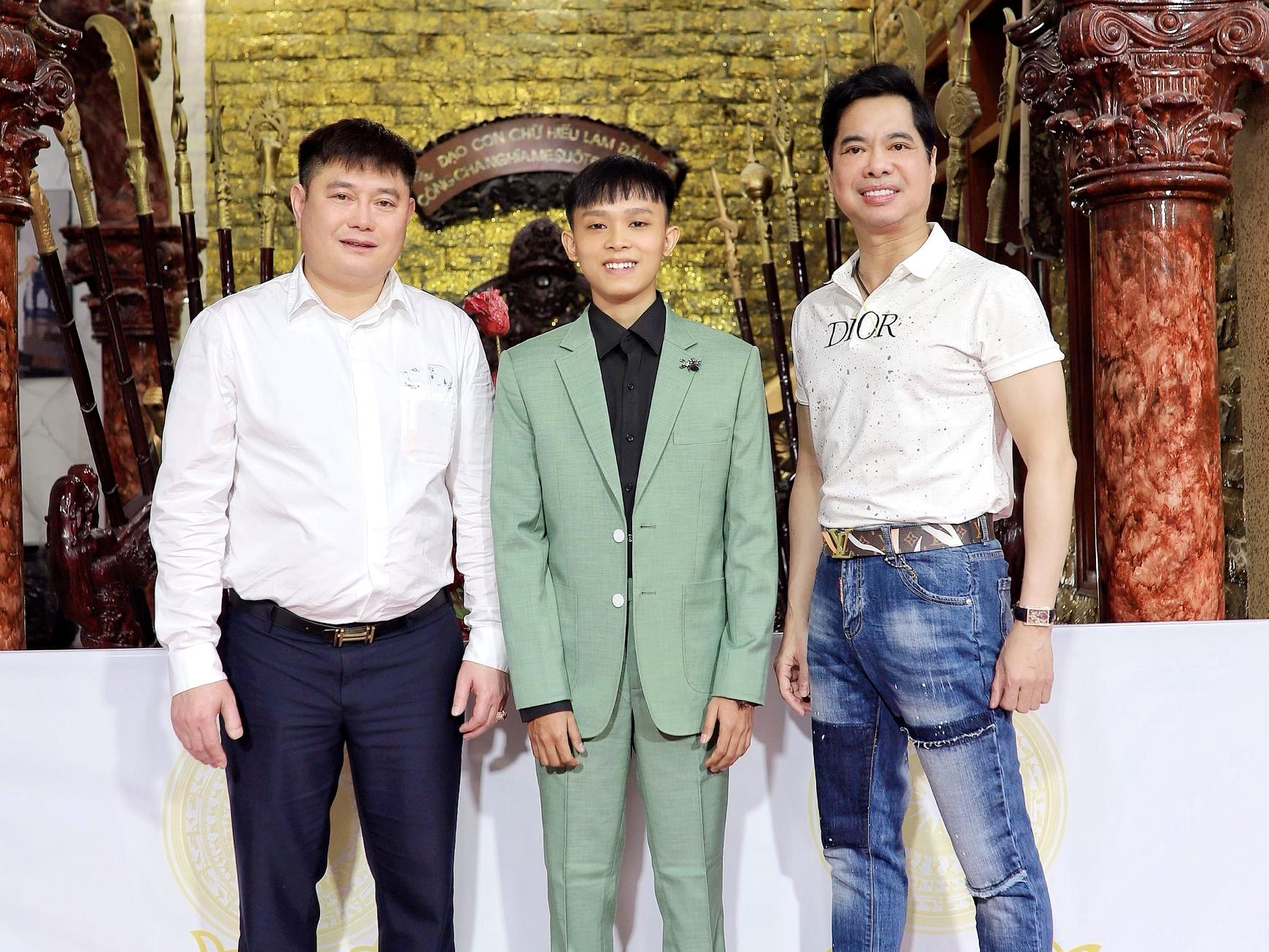 Ngọc Sơn và bầu Thụy sẽ hỗ trợ Hồ Văn Cường Ngọc Sơn và bầu Thụy sẽ hỗ trợ Hồ Văn Cường