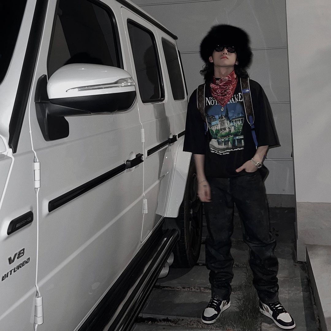 Hôm nay, chủ tịch Tùng đã có buổi dạo chơi phố phường với con 'chiến mã' tiền tỷ