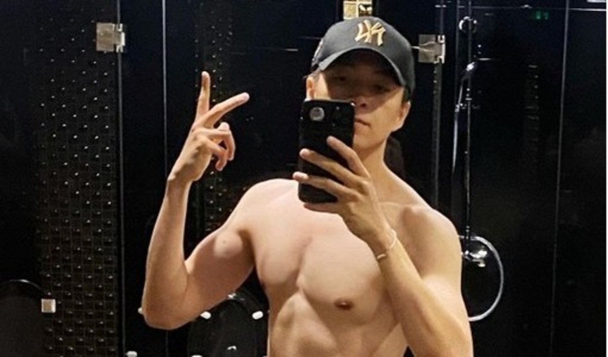 Trước đây, Ngô Kiến Huy từng nhiều lần tự tin khoe body '6 múi sầu riêng'. Đây là thành quả của chế độ ăn uống và tập luyện khoa học