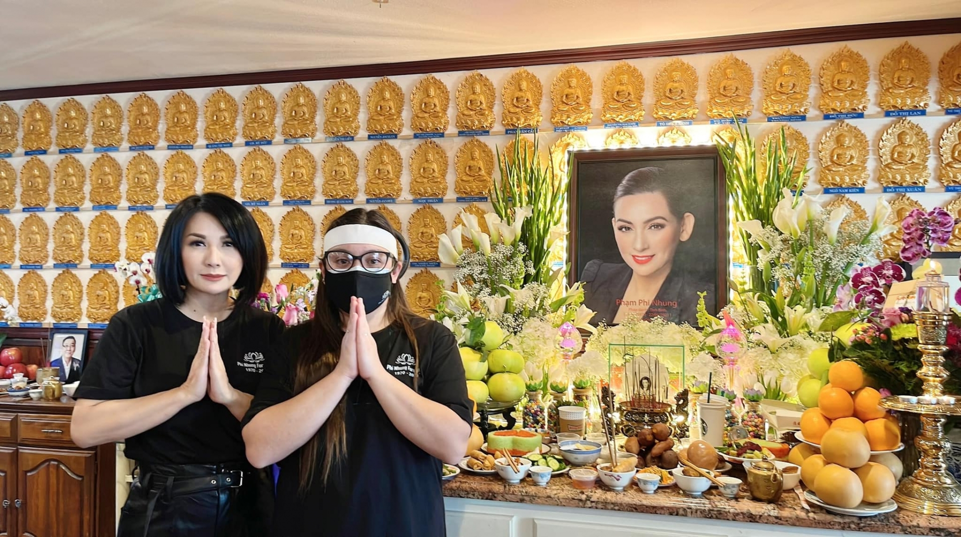 Kể từ khi Phi Nhung tạ thế, bên cạnh Wendy Phạm (con gái ruột của cố nghệ sĩ) thì Trizzie Phương Trinh là người đứng ra chu toàn cho tang lễ