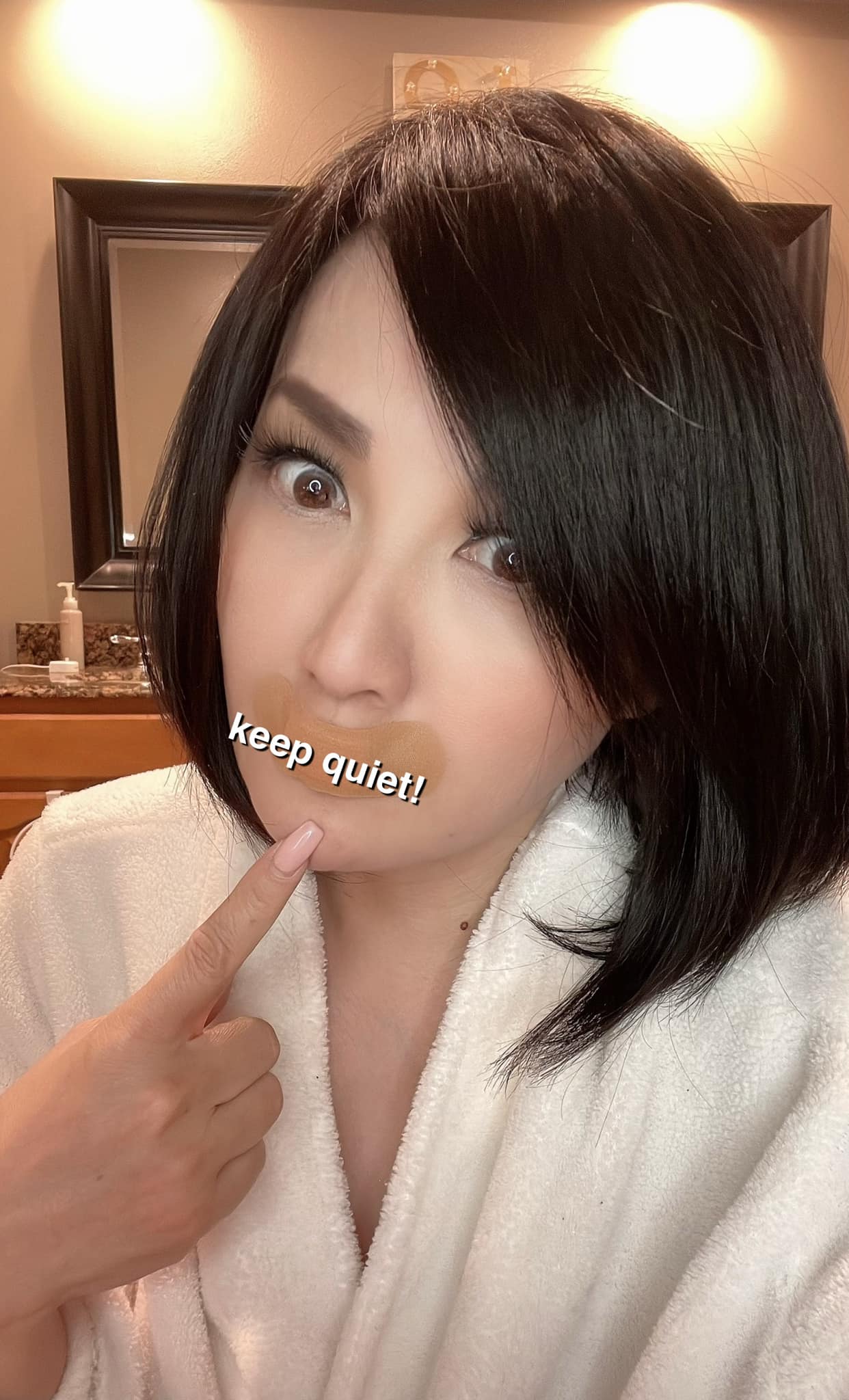 Trizzie Phương Trinh có thể bị bệnh liên quan đến dạ dày, thời gian tới cô sẽ phải tuân thủ chế độ ăn uống nghiêm ngặt, thậm chí là không được nói chuyện