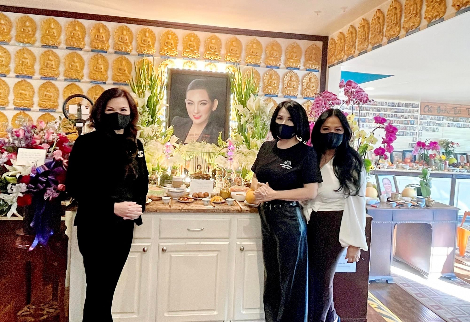 Ngày 3/1 (theo giờ Việt Nam) lễ cúng 100 ngày của Phi Nhung đã diễn ra tại Mỹ Ngày 3/1 (theo giờ Việt Nam) lễ cúng 100 ngày của Phi Nhung đã diễn ra tại Mỹ