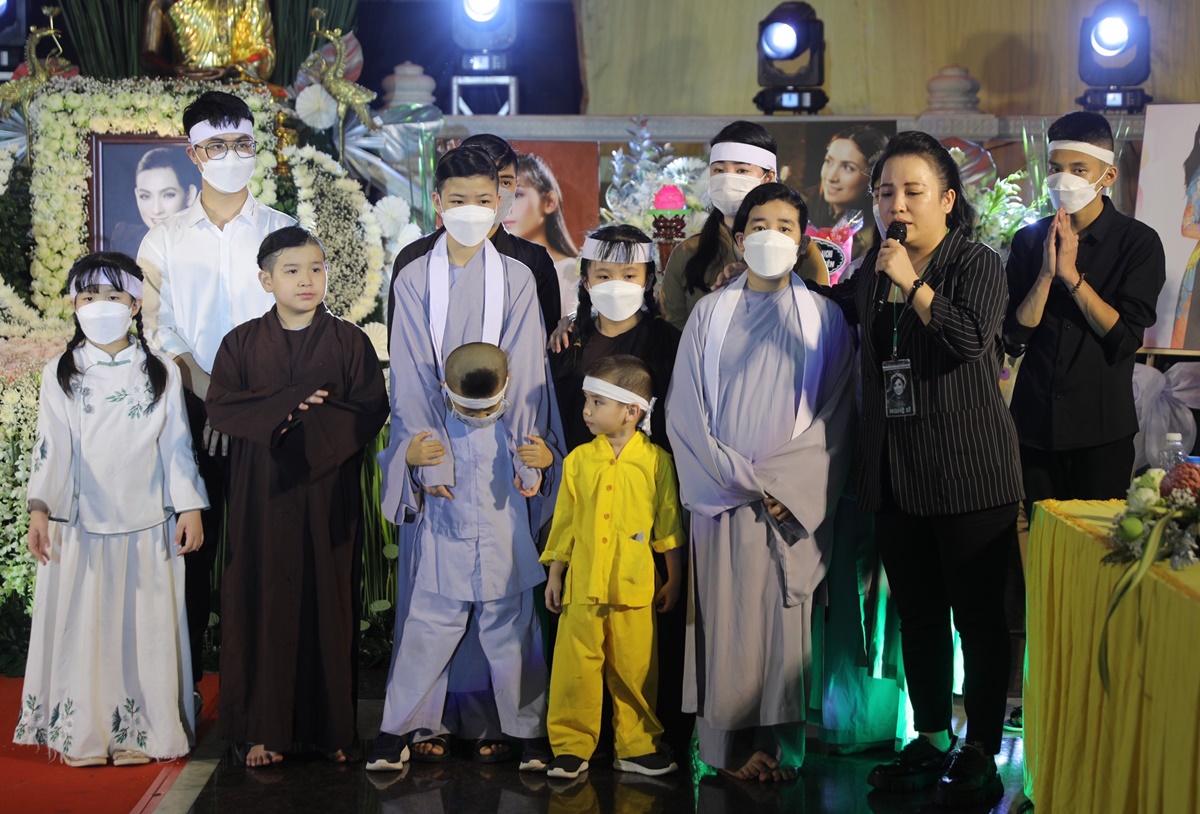 Kể từ khi Phi Nhung mất cuộc sống của các con nuôi không có quá nhiều thay đổi