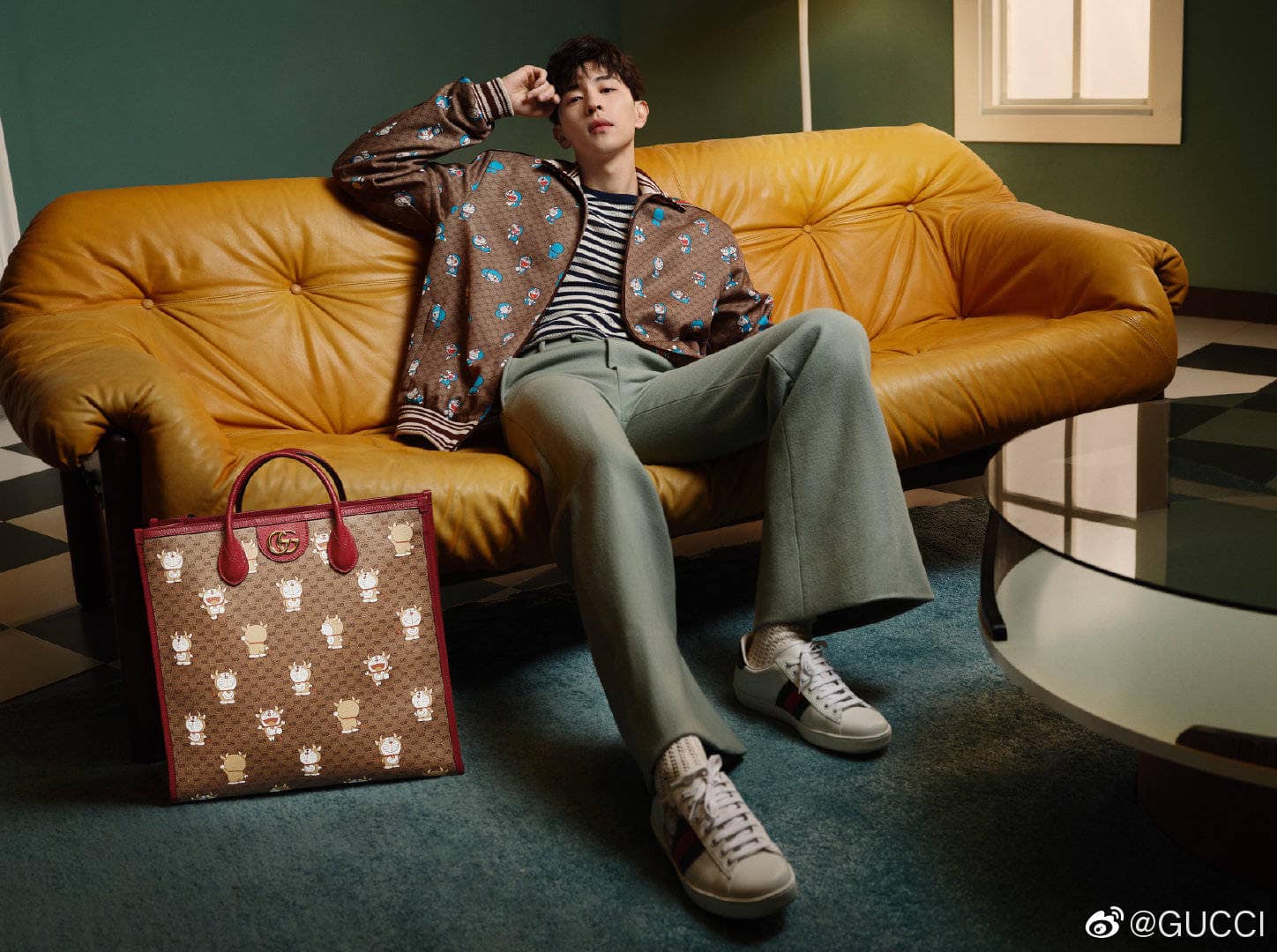 Đặng Luân được ví như 'chàng thơ' của GUCCI. Nam diễn viên có mặt hầu như các sự kiện của nhà mốt đình đám. Ở anh, giới mộ điệu thấy được những bản phối thời thượng, pha lẫn giữa trẻ trung và cổ điển