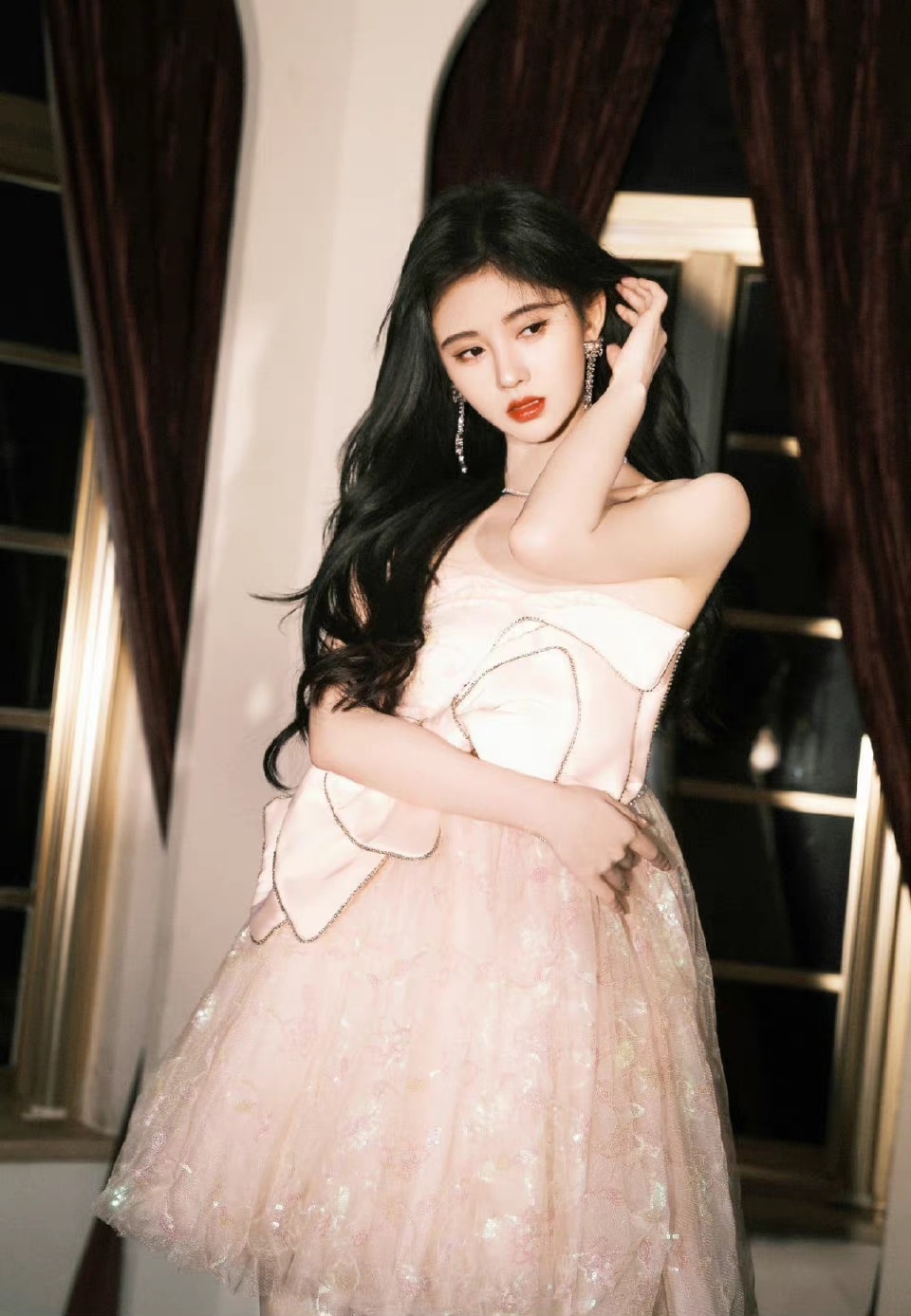 Cúc Tịnh Y hôm nay dự sự kiện với tạo hình công chúa