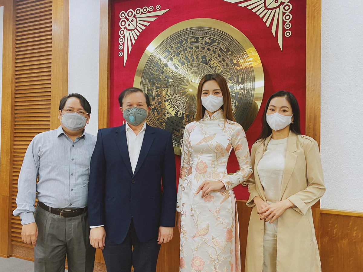 Mừng chiến thắng: Thùy Tiên lộ diện như 'quốc sắc thiên hương', càn quét như vũ bão, CDM tấm tắc khen ngợi 1 việc làm 7 Mừng chiến thắng: Thùy Tiên lộ diện như 'quốc sắc thiên hương', càn quét như vũ bão, CDM tấm tắc khen ngợi 1 việc làm 7