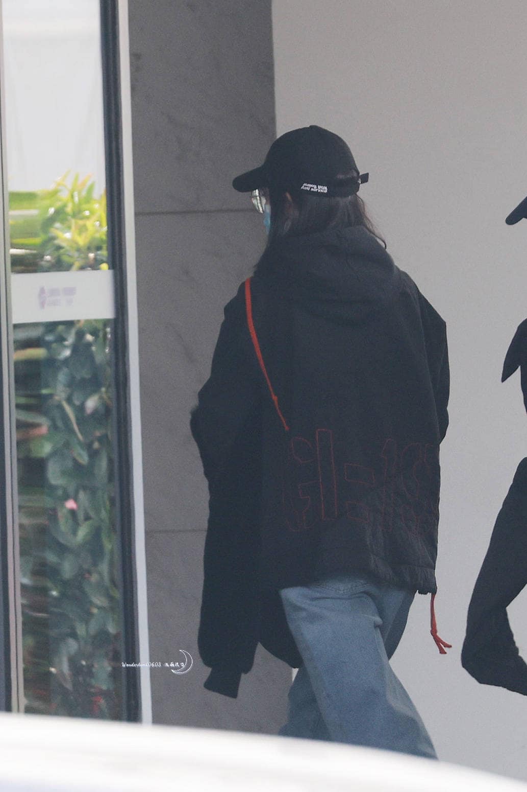 Hôm nay Địch Lệ Nhiệt Ba xuất hiện tại sân bay Thượng Hải 