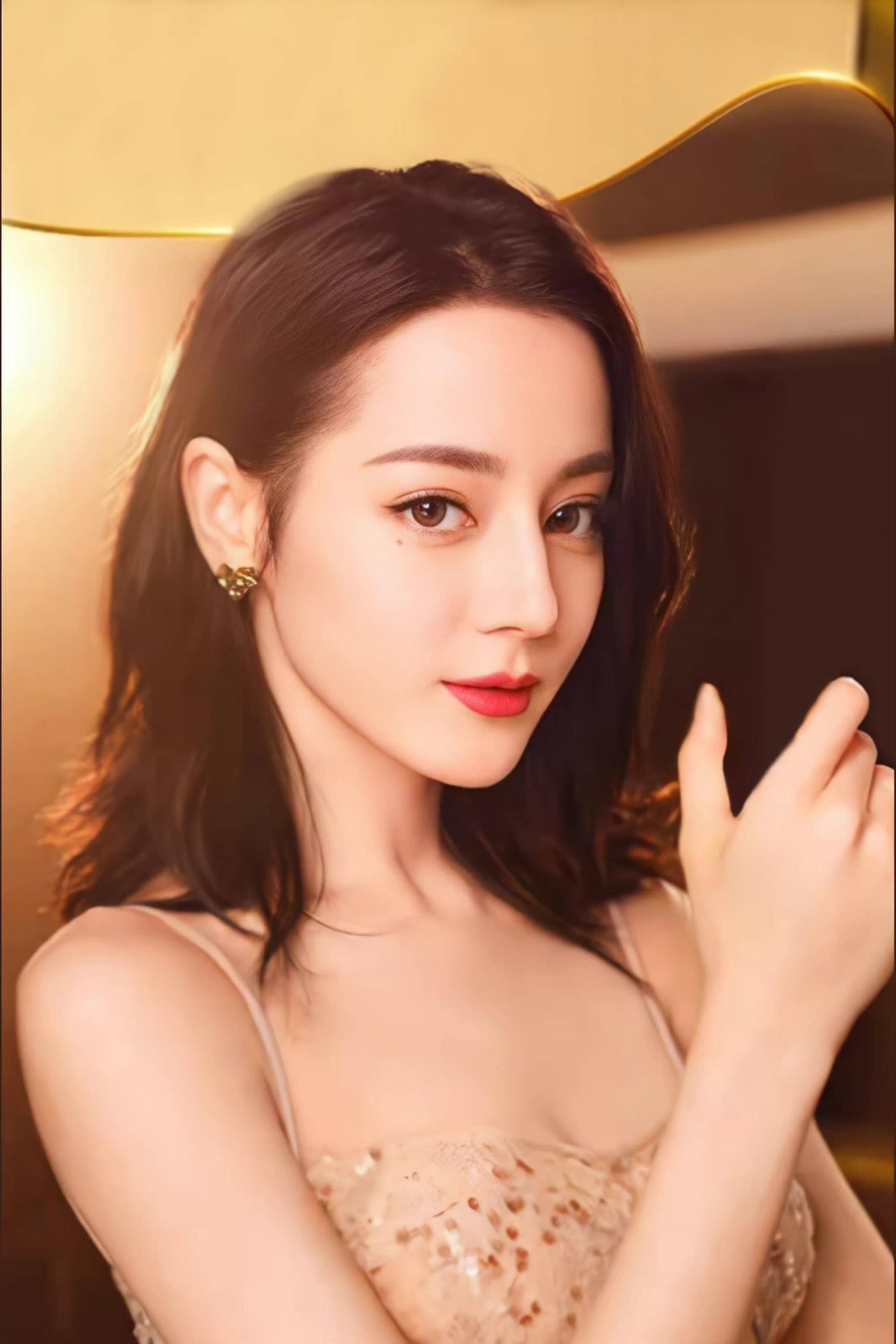 Dưa: Địch Lệ Nhiệt Ba tiếp xúc với một kịch bản song nữ chủ