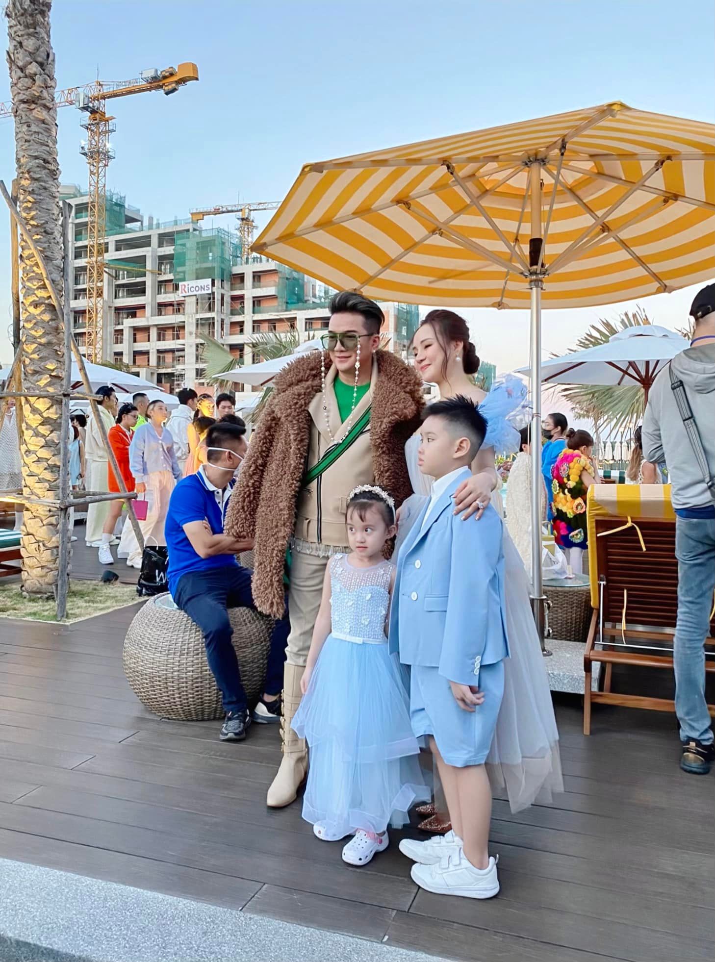 Bà Phương Hằng nhận tin nóng từ CA TP.HCM, hai 'đối thủ' không đội trời chung bất ngờ có buổi gặp mặt gây xôn xao 2 Bà Phương Hằng nhận tin nóng từ CA TP.HCM, hai 'đối thủ' không đội trời chung bất ngờ có buổi gặp mặt gây xôn xao 2