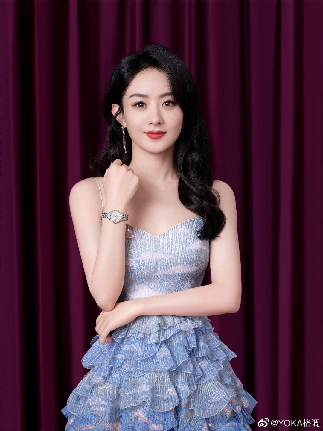 Dưa: Triệu Lệ Dĩnh đôi khi giới thiệu một số tài nguyên cho Cổ Lực Na Trát. Cnet đồn đoán mỹ nhân Tân Cương rất có thể 'gà cưng' của Lệ Dĩnh