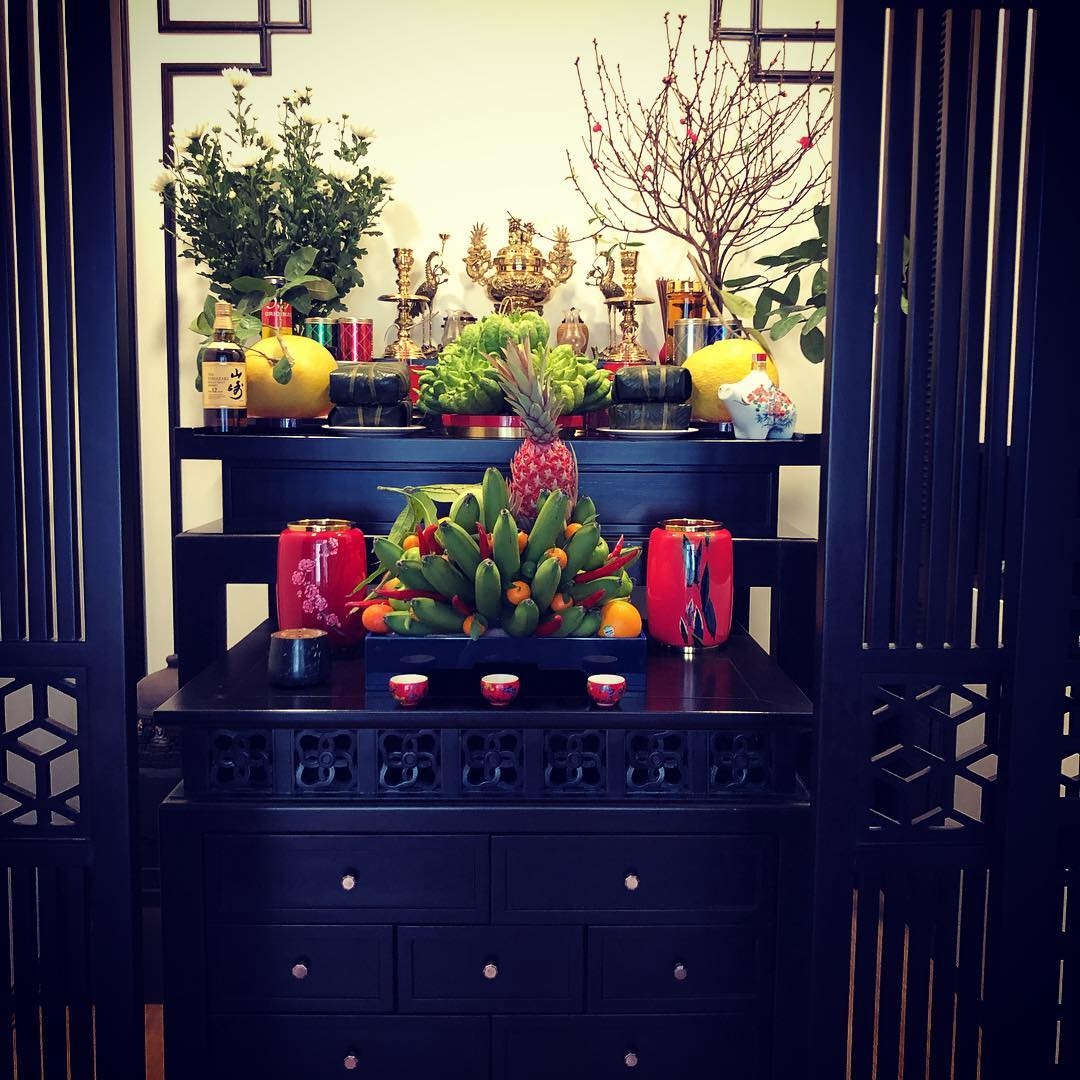 Dâng hoa tươi cũng có ý nghĩa là dâng lên những điều tốt đẹp, cầu mong tài lộc, vạn điều bình an