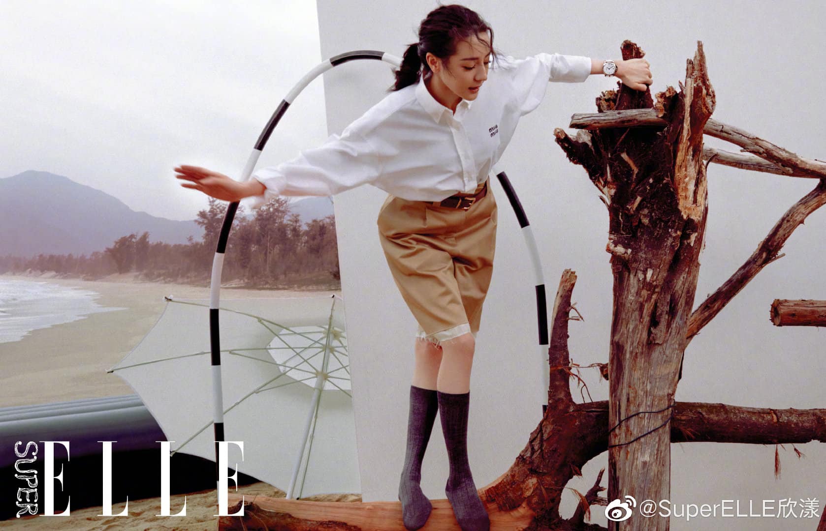 Địch Lệ Nhiệt Ba lên bìa tạp chí Super Elle số tháng 02/2022