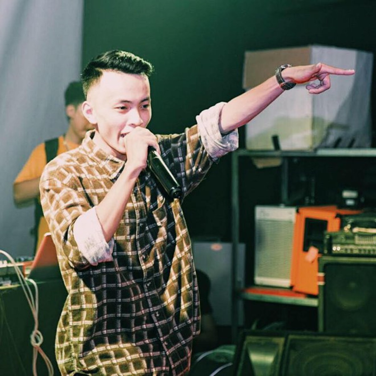 Hôm nay, cả showbiz Việt bàng hoàng trước thông tin nam rapper Chú Nghi tạ thế sau thời gian dài chiến đấu với bạo bệnh hiếm gặp (UT nguyên bào thận). Hưởng thọ 27 tuổi