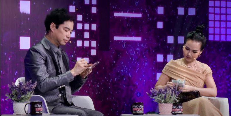 Vốn được xem là nghệ sĩ giàu tình yêu thương, đây không phải là lần đầu tiên Ngọc Sơn ra tay giúp đỡ những thí sinh khó khăn trong chương trình Vốn được xem là nghệ sĩ giàu tình yêu thương, đây không phải là lần đầu tiên Ngọc Sơn ra tay giúp đỡ những thí sinh khó khăn trong chương trình