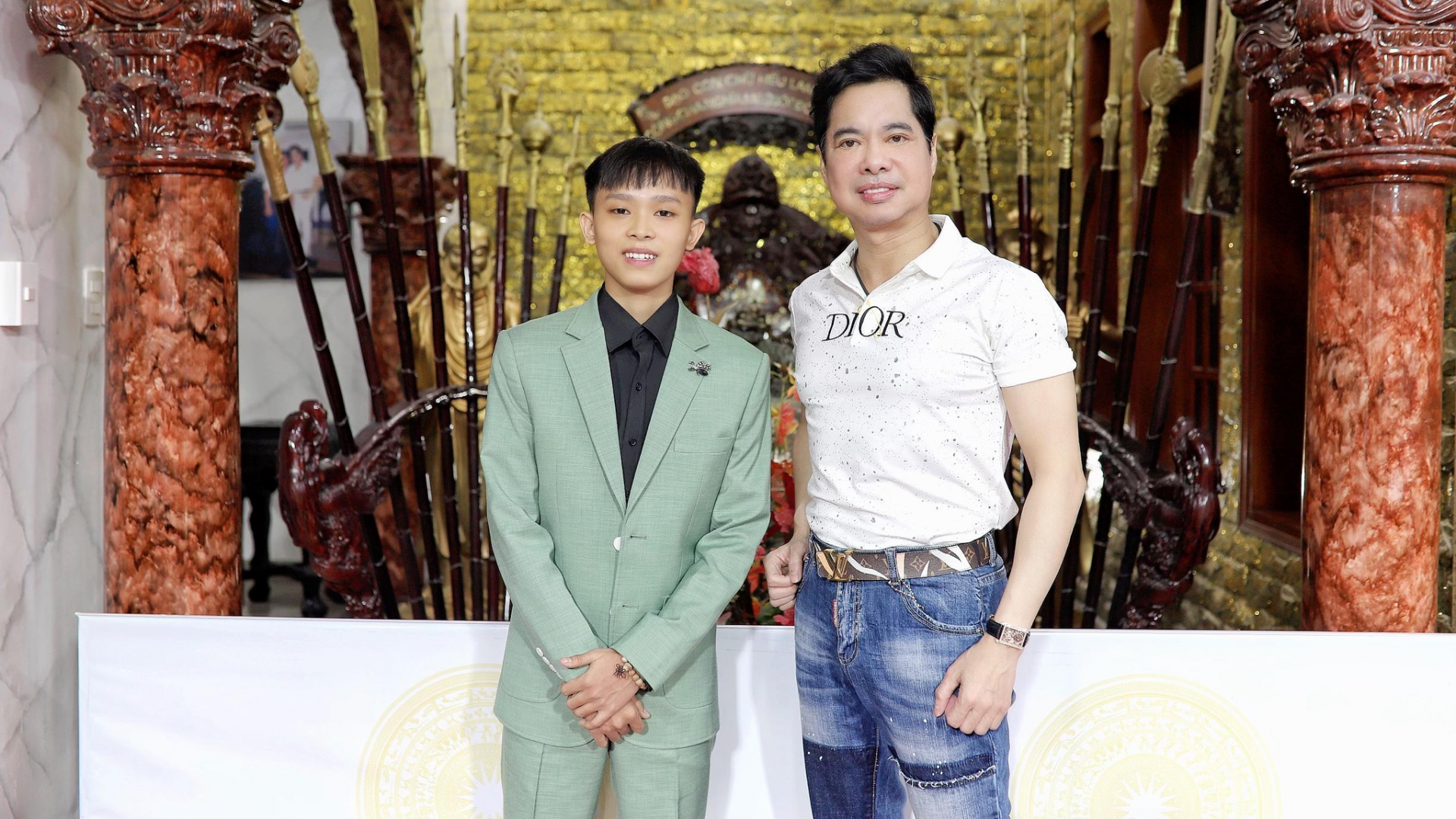 Mới đây nam danh ca gây chú ý khi tuyên bố giúp đỡ Hồ Văn Cường gây dựng lại sự nghiệp sau thời gian dài vướng ồn ào