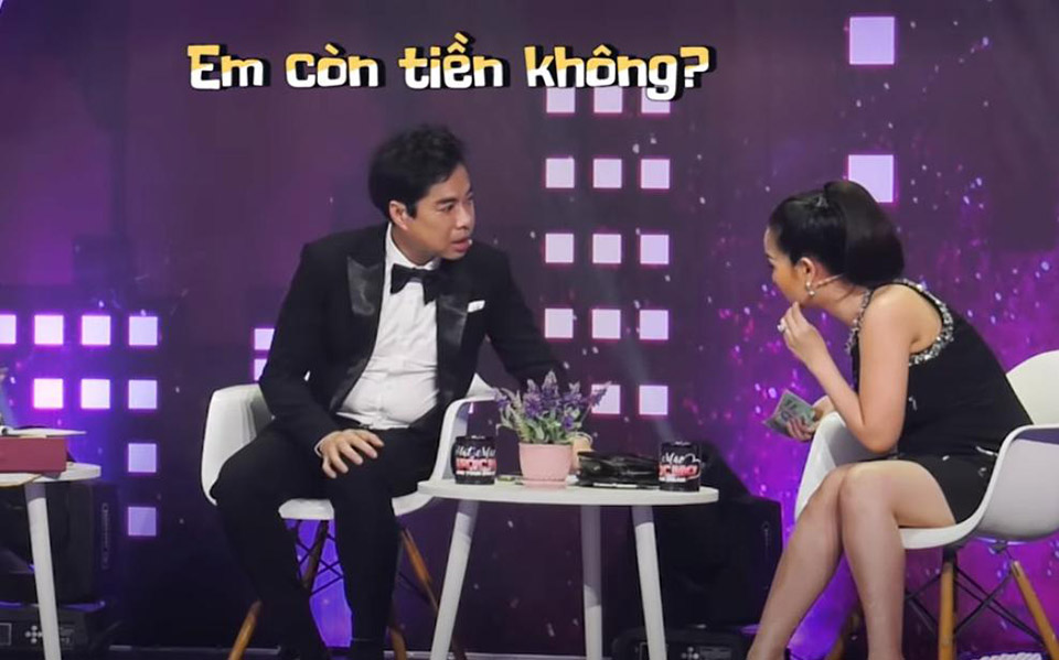 Khán giả bắt gặp nhiều lần nam danh ca 'vay nóng' đàn em Võ Hạ Trâm