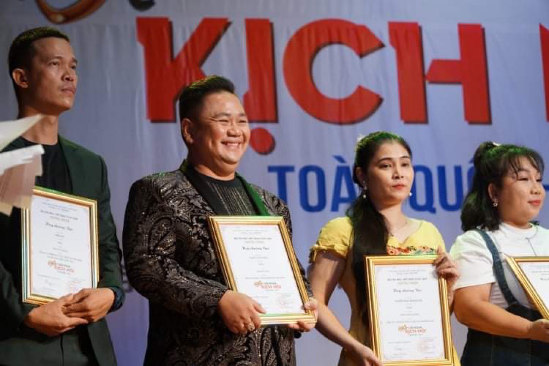 Thêm nghệ sĩ gạo cội vạch trần 1 sự thật động trời sau khi Hoài Linh giành huy chương, tuyên bố đanh thép từng câu chữ 3 Thêm nghệ sĩ gạo cội vạch trần 1 sự thật động trời sau khi Hoài Linh giành huy chương, tuyên bố đanh thép từng câu chữ 3