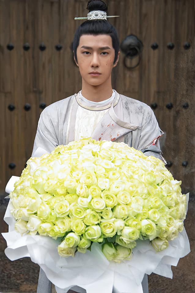 Vương Nhất Bác tại lễ đóng máy Phong Khởi Lạc Dương