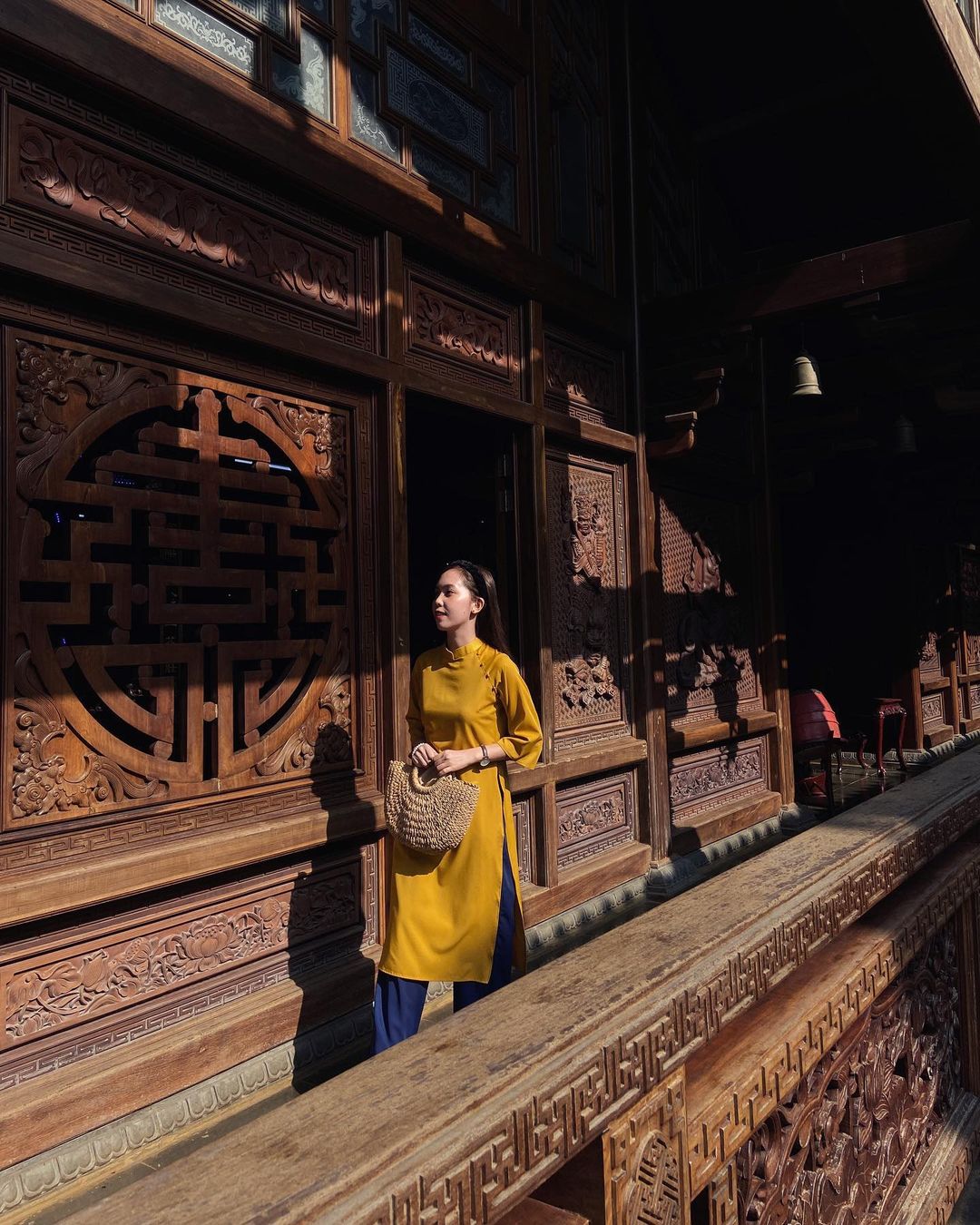 Trang phục khi đi lễ đầu năm cần kín đáo, màu sắc nhã nhặn vì đền chùa là nơi linh thiêng