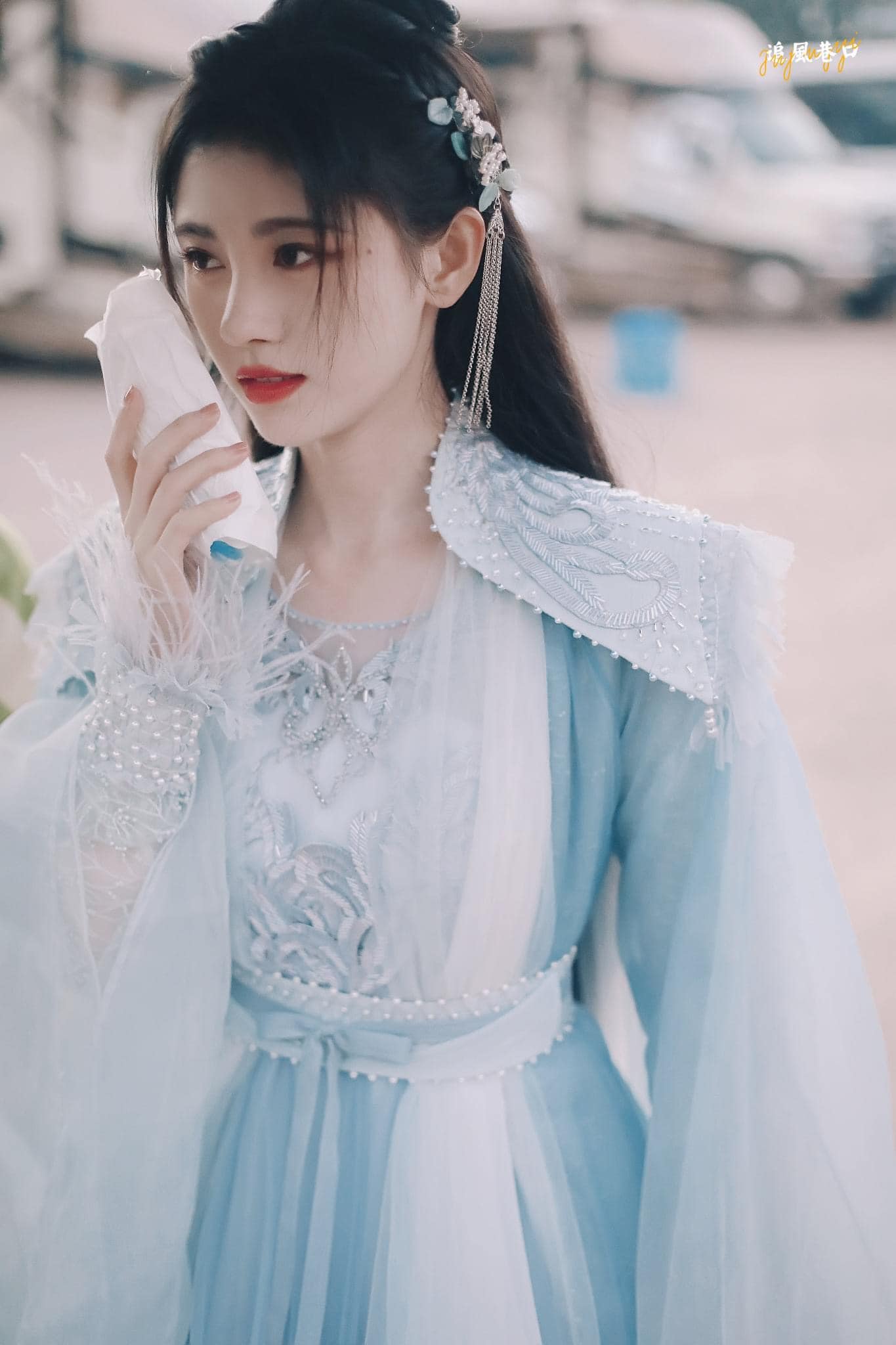 Hình ảnh mới nhất của Cúc Tịnh Y trong tạo hình cổ trang phim Hoa Nhung