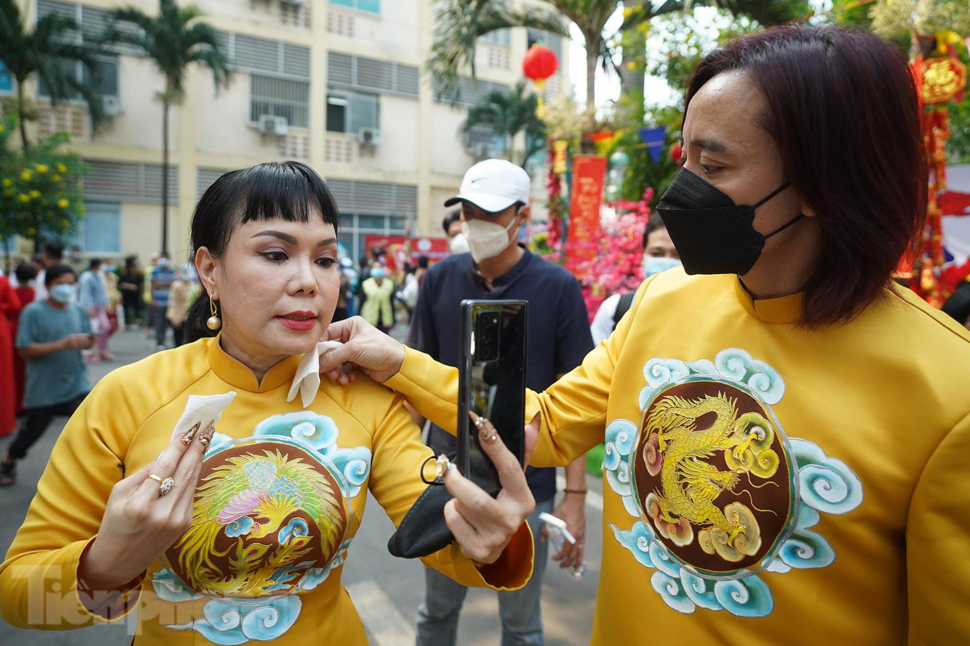 Việt Hương trực trào nước mắt thăm nơi Phi Nhung trút hơi thở cuối cùng, tiết lộ mục đích đầy xót xa 2