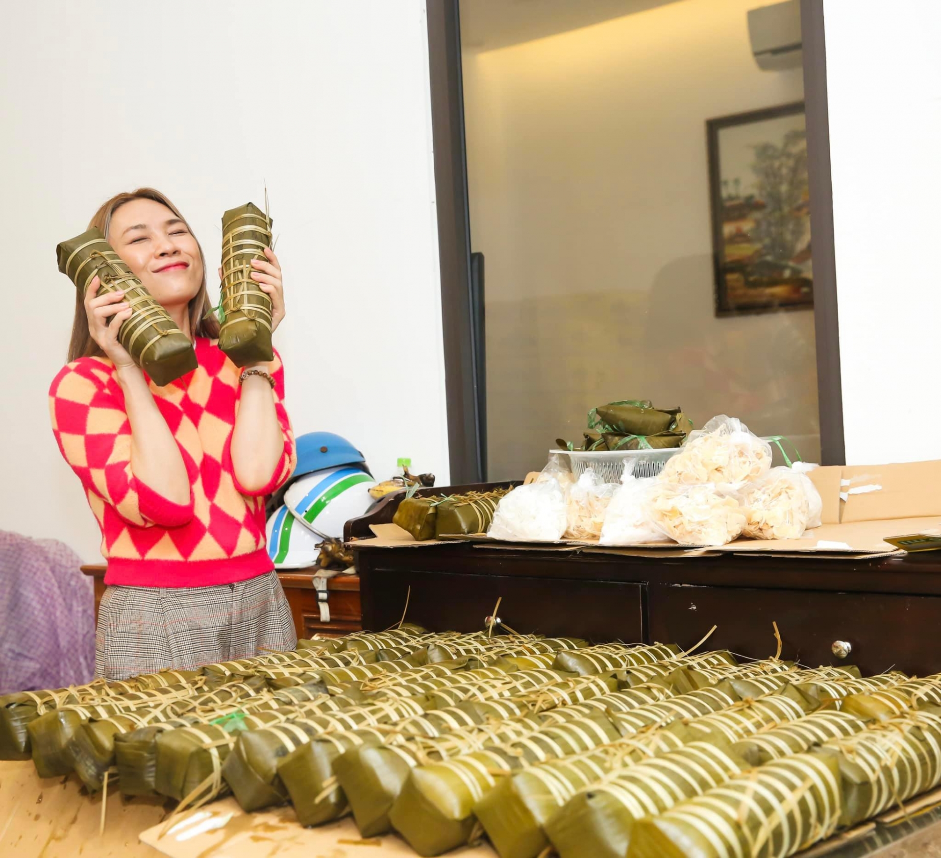 Hết nghi vấn dẫn 'bạn trai tin đồn' về ra mắt, nữ ca sĩ lại gây sốc vì nhan sắc như 'ăn nhầm đào tiên'