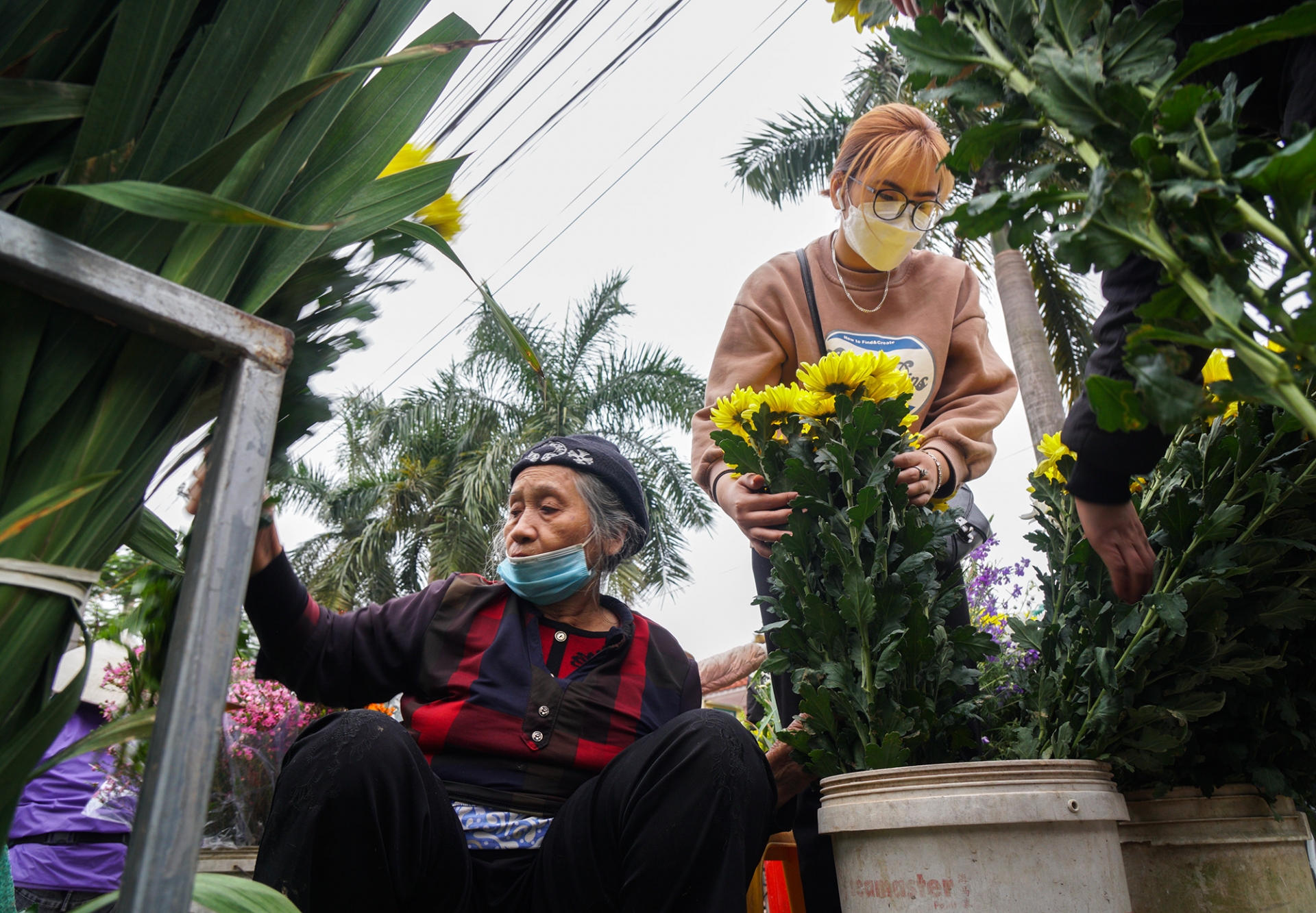 Lượng người bán nhiều hơn khách hỏi mua. Ảnh minh họa: Thanh Niên