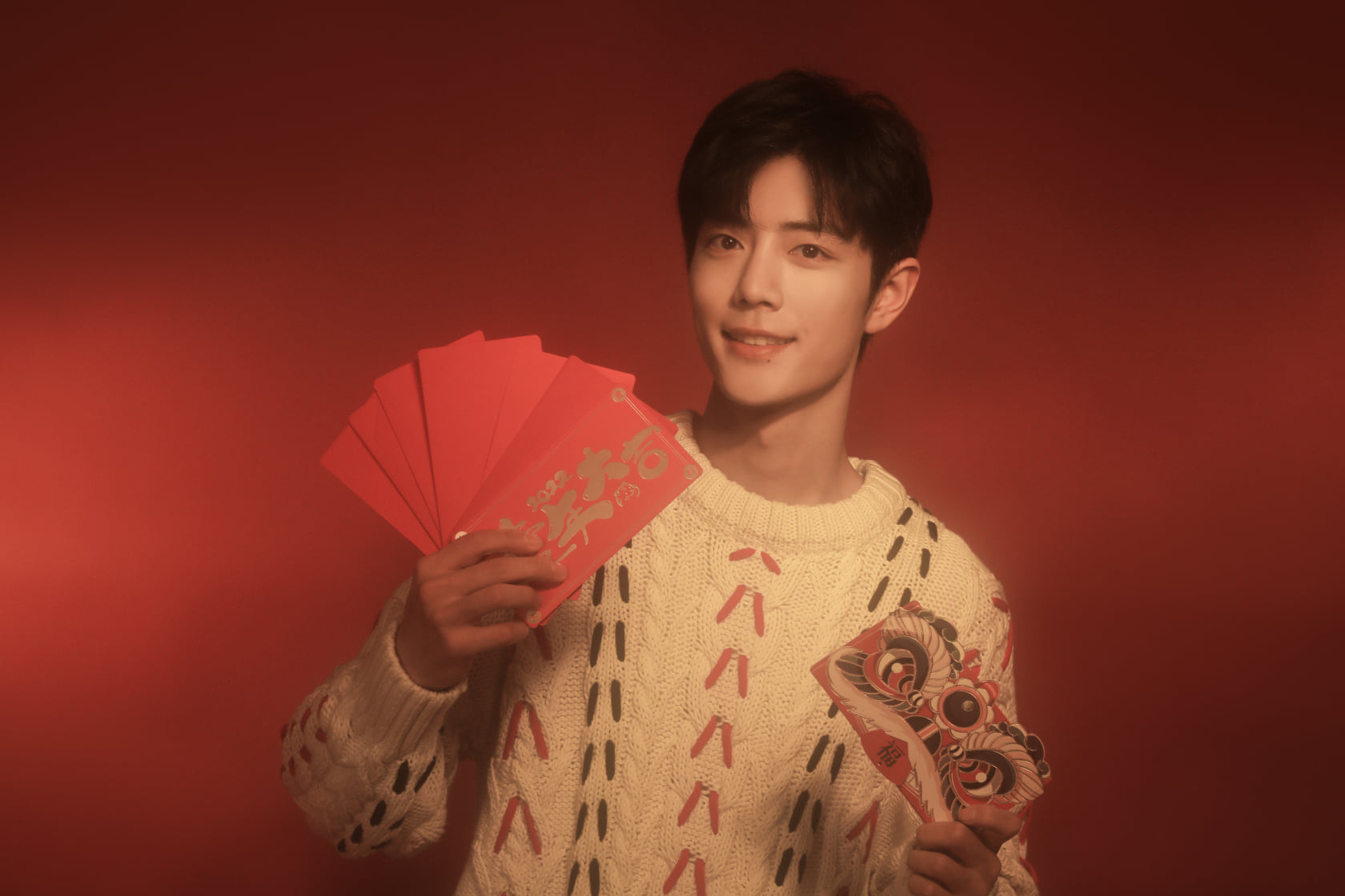 PLV Tiêu Chiến cập nhật Weibo: 'Mặc quần áo mới, đội nón mới, tài lộc đến nhà. Khởi đầu tốt đẹp, thịnh vượng khắp nơi, vui sướng hân hoan đón Tết sang. Hôm nay mùng Một, Tiêu Chiến chúc mọi người năm mới vui vẻ, vạn sự như ý!'