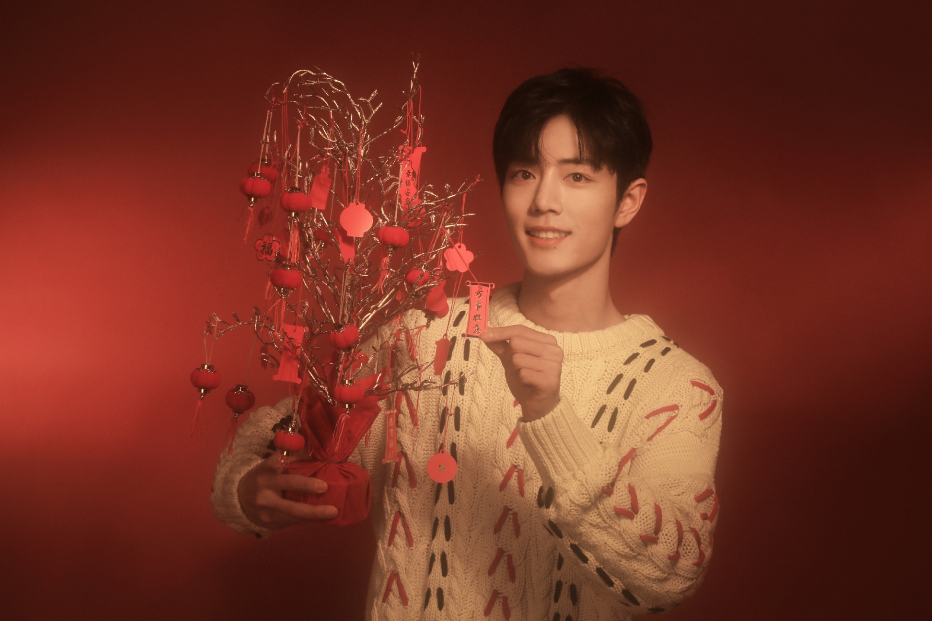 Phòng làm việc Tiêu Chiến cập nhật Weibo: 'Ở nhà tận hưởng cảm giác thư thái, ngủ ngon dậy muộn, sảng khoái tinh thần. Hôm nay mùng Ba tết, Tiêu Chiến chúc mọi người nhiều niềm vui, mãi bình an!'