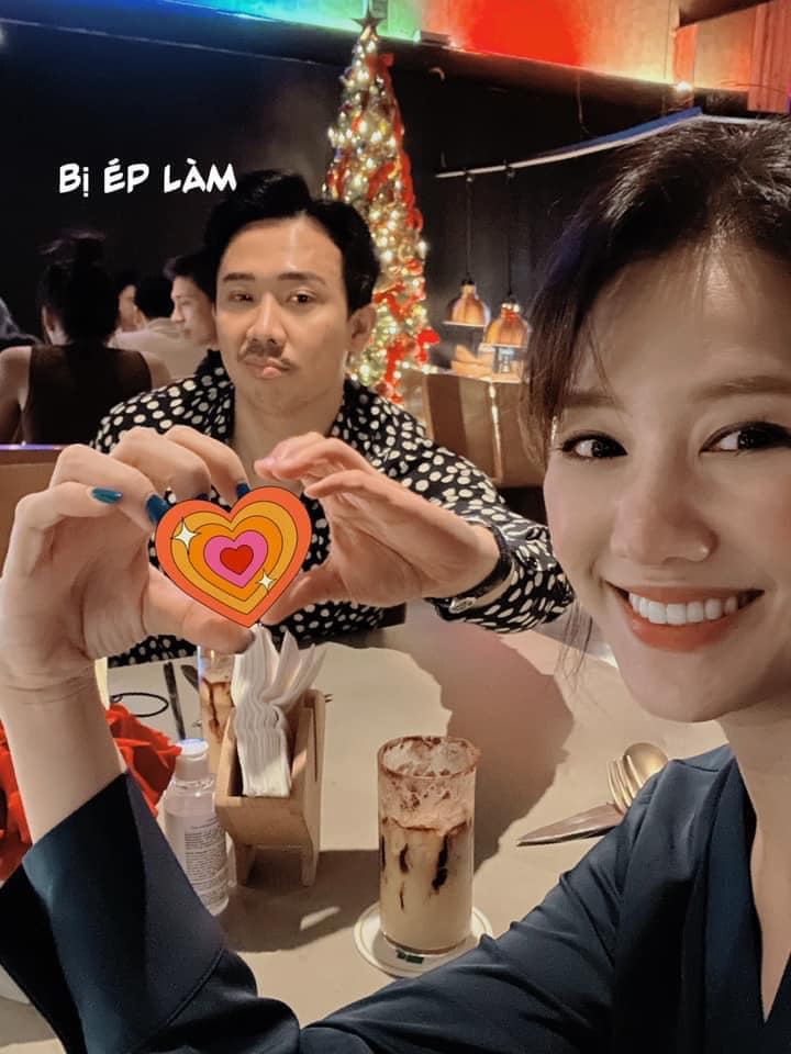 Trấn Thành - Hari Won đã có bữa tiệc vô cùng ấm cúng lãng mạn thay vì đi du lịch như mọi năm