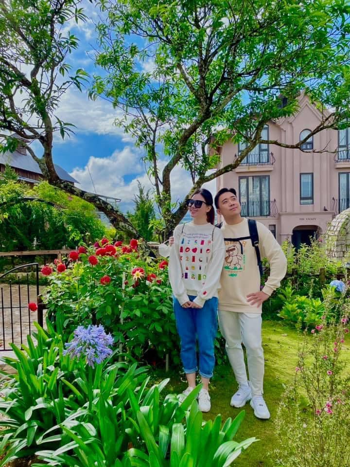 Trấn Thành - Hari Won 'nên duyên cau trầu' vào năm 2016, thời điểm đó chuyện tình 'sét đánh' của cả hai nhận được sự quan tâm của khán giả