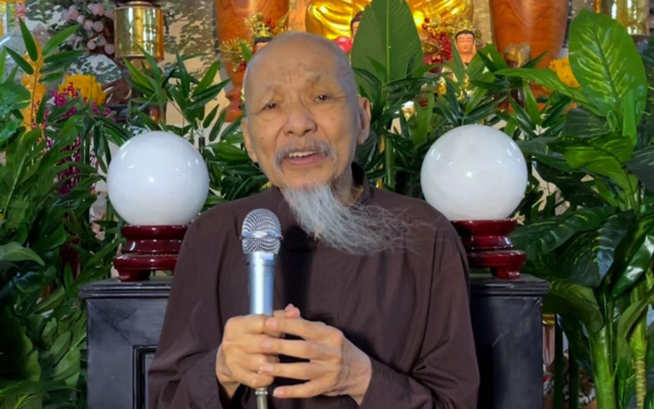 Ông Lê Tùng Vân, do tuổi cao sức yếu nên khó khăn trong quá trình khai trình