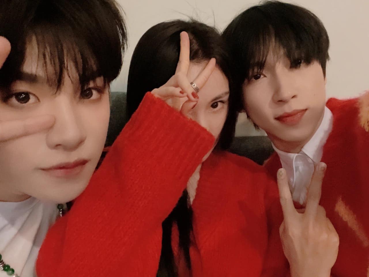 Hứa Thiên Kỳ đăng bài trên app Tiểu Hồng Thư tiết lộ năm nay anh và Dương Mịch đón Giao thừa ở nhà của Tiểu Giả 