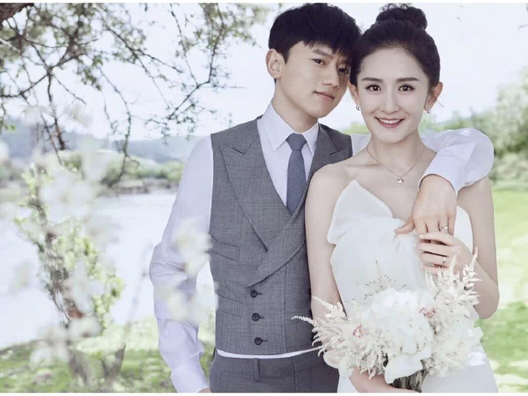 Luật sư của Tạ Na và Trương Kiệt hôm nay phát đi thông báo: Anh H - người cung cấp thông tin vợ chồng Tạ Na và Trương Kiệt vượt mặt, đe dọa người môi giới,… nghi ngờ là tin tức bịa đặt phỉ báng. Anh H bị nghi vi phạm vào điều 1024 và 1034 của bộ luật dân sự của CHNDTH do lén lút chụp ảnh, tung tin nhắn riêng tư,… vi phạm nghiêm trọng đến quyền chân dung và quyền riêng tư của khách hàng. Bài viết sai lệch nghiêm trọng nghi ngờ vi phạm điều 999 của BLDS. Luật sư nhắc nhở tất cả các tài khoản đăng tải và chia sẻ lập tức xóa bỏ nội dung liên quan và dừng truyền bá thông tin sai lệch