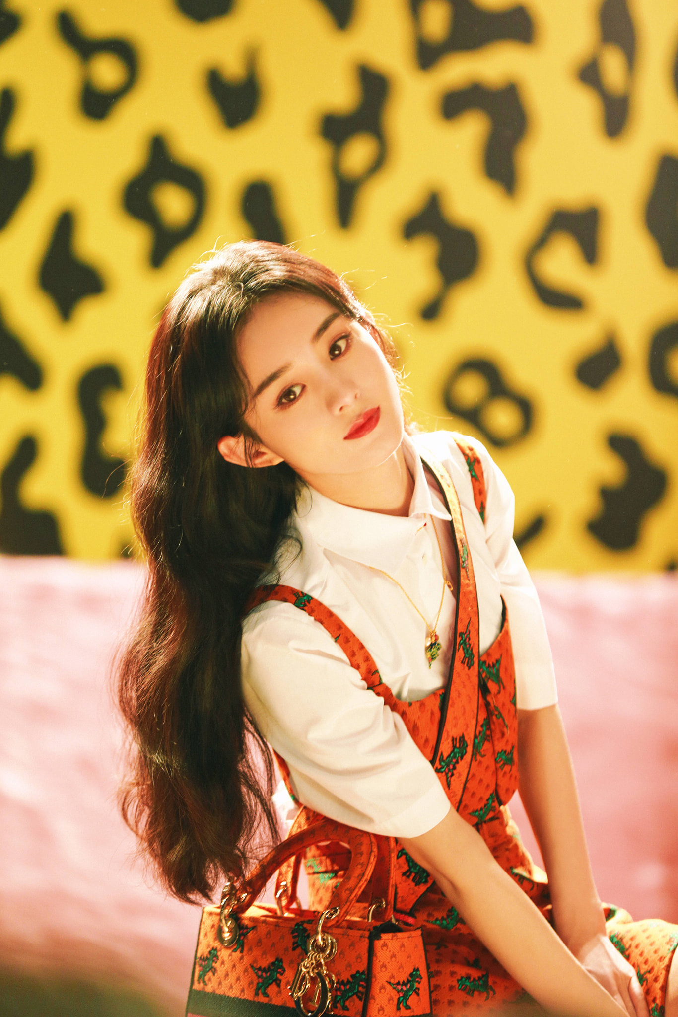 Cô sử dụng dưa leo như một loại mặt nạ thần kỳ nhằm mang đến độ ẩm cho làn da