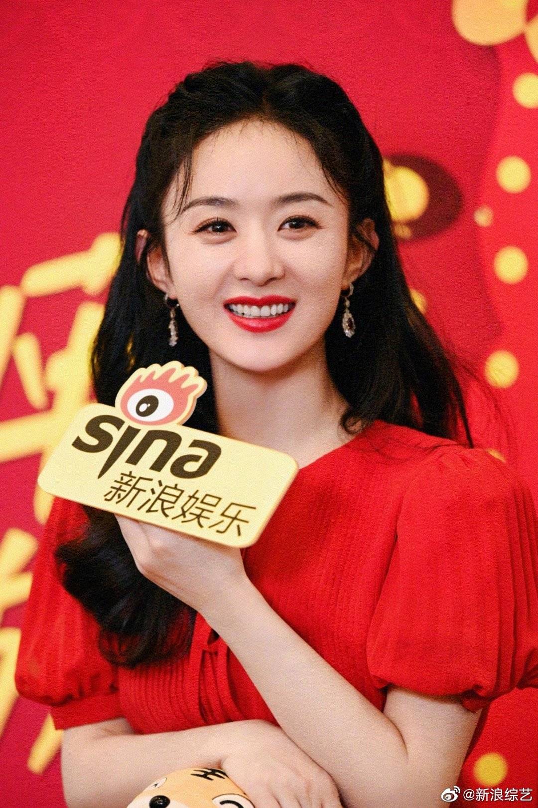 Triệu Lệ Dĩnh từng tiết lộ, thoa kem chống nắng là bước không thể thiếu trong chu trình chăm sóc da mỗi ngày