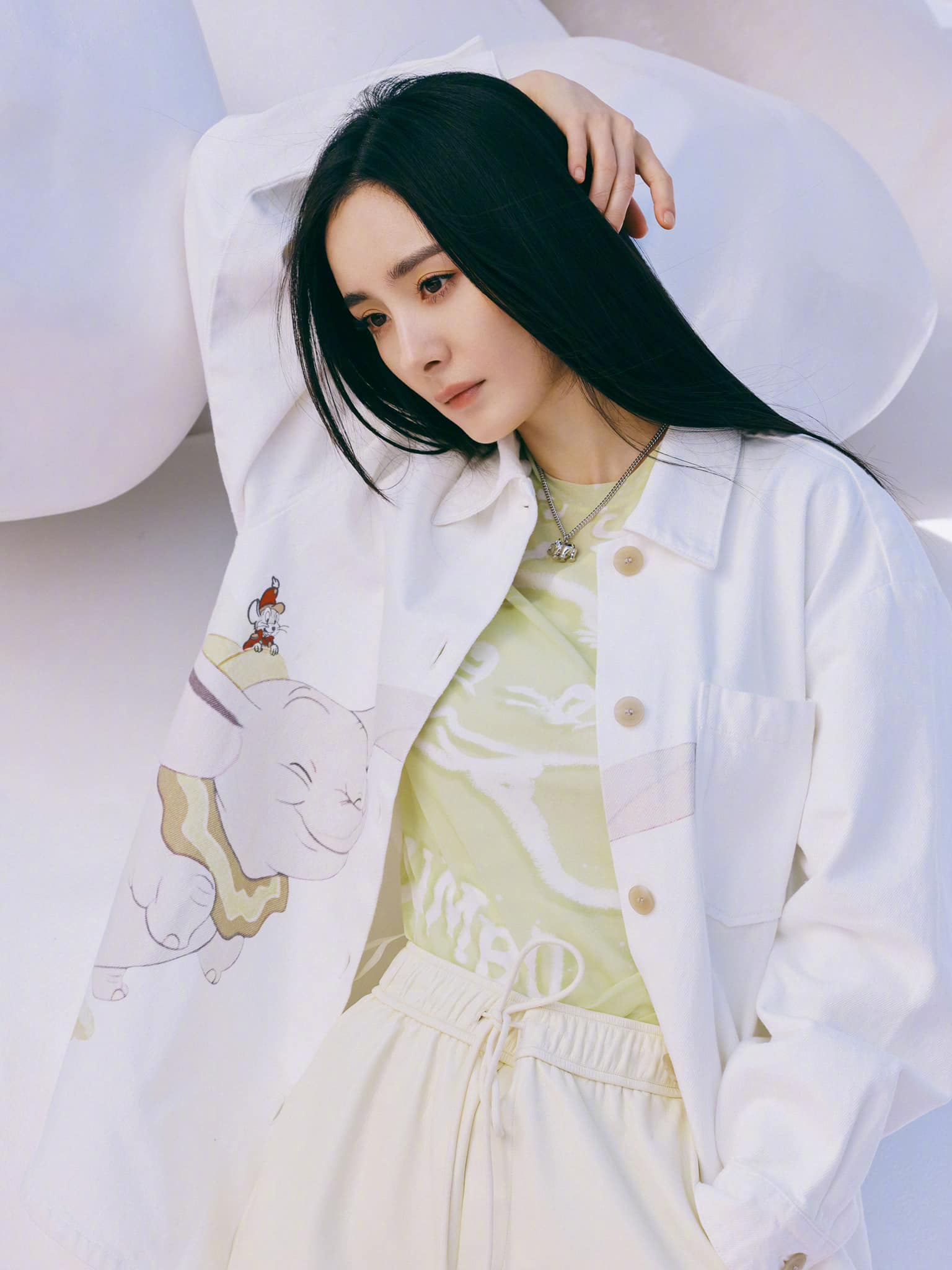 PLV Dương Mịch cập nhật Weibo ảnh hậu trường