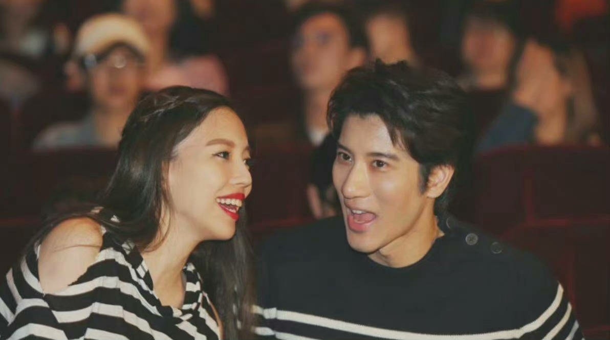 Truyền thông đưa tin, trong khi Lý Tịnh Lôi chưa đưa ra được bằng chứng thuyết phục nào thì đến đầu tháng 2 năm nay, Vương Lực Hoành đã thu thập và cung cấp cho tòa án Mỹ 11 bằng chứng chứng minh Lý Tịnh Lôi không chấp hành theo thỏa thuận liên quan đến tài sản, tiền cấp dưỡng và vấn đề chăm sóc con cái đã ký trước đó giữa 2 người, đồng thời nam ca sĩ cũng đã chính thức kiện vợ cũ lên tòa án Mỹ. Tuy nhiên, kết quả cụ thể phải chờ đến phiên tòa diễn ra vào ngày 4 tháng 3 tới