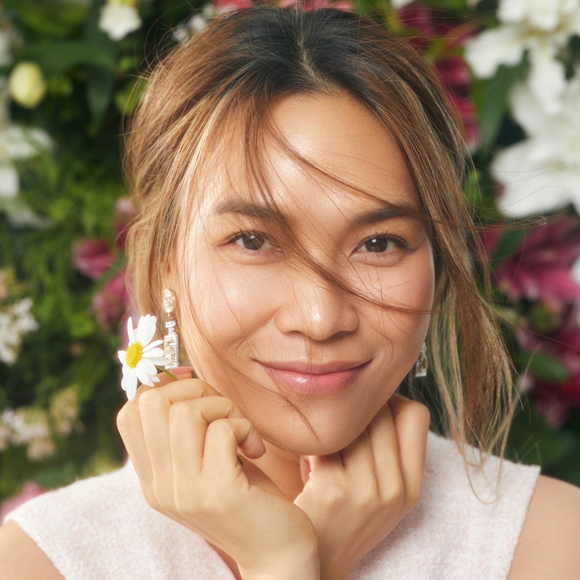 Dù là góc chụp cận mặt thế nhưng nhan sắc của ngôi sao 8x vẫn khiến nhiều người phải xiêu lòng