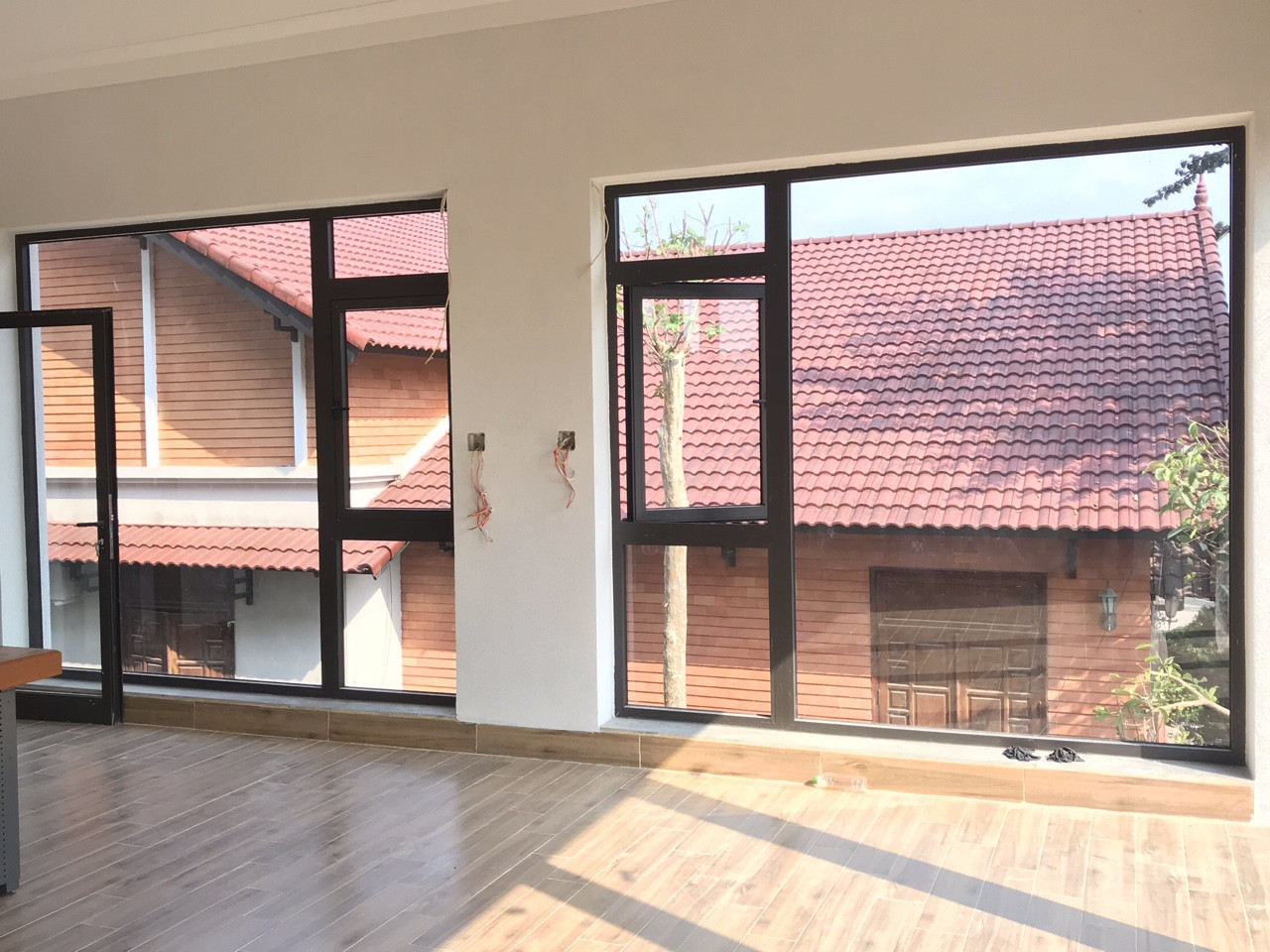 Treo đồng hồ trên ghế sofa sẽ gây ảnh hưởng tiêu cực đến người ngồi, đặc biệt là sức khỏe