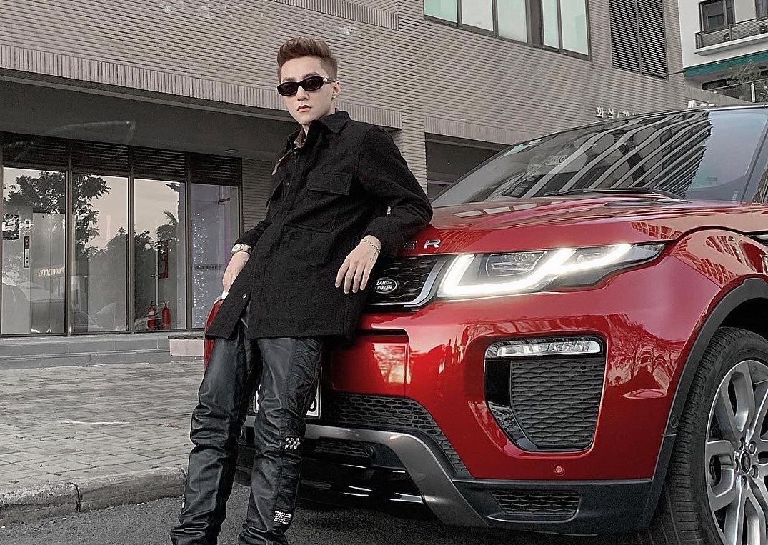 Có BST siêu xe, nhưng 'chủ tịch' vẫn chọn xe ga để lượn lờ cùng 'gà cưng'