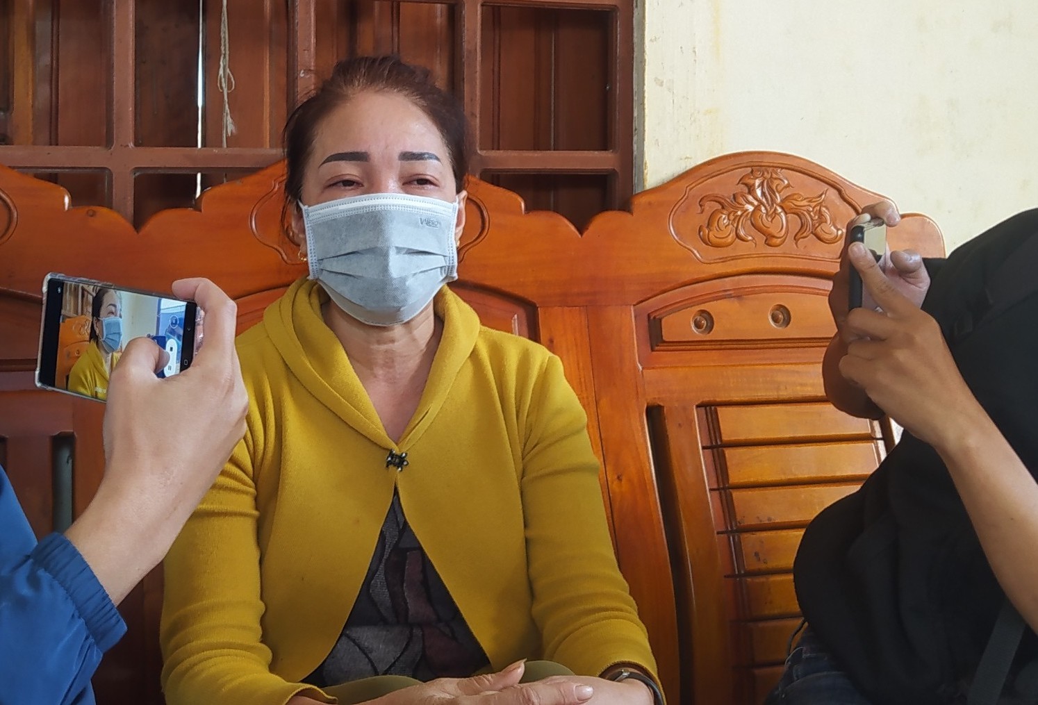 Bà Nguyễn Thị Vân - bà nội của bé chưa hết bàng hoàng và đau xót