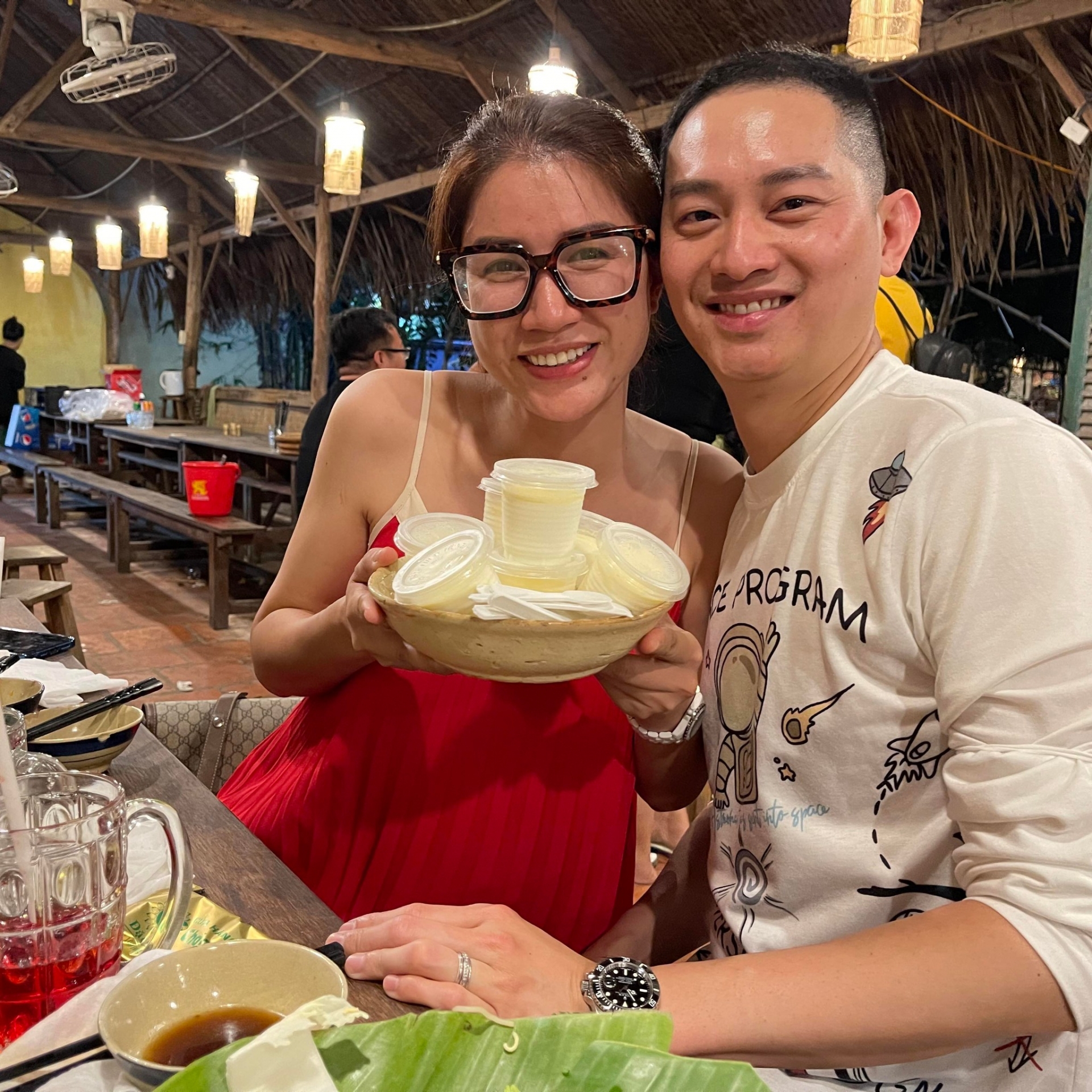 Không bàn đến chuyện thị phi, vừa qua Trang Trần đã có quãng thời gian hạnh phúc khi đoàn tụ cùng ông xã Việt Kiều